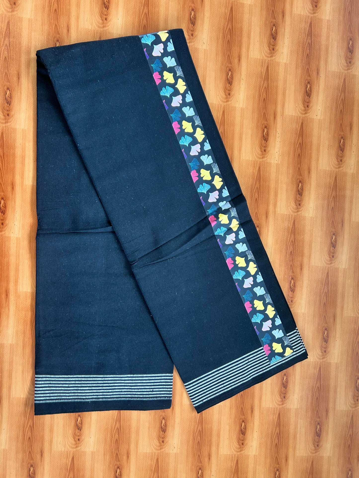 Kaitharikada - Single Kaily / Lungi - Mixed Cotton - 40s twisted - 2 inch Multi Colour Printed Design Kara with Black colour body (2 meter / 4 muzham) - 1 KK8060 GAN