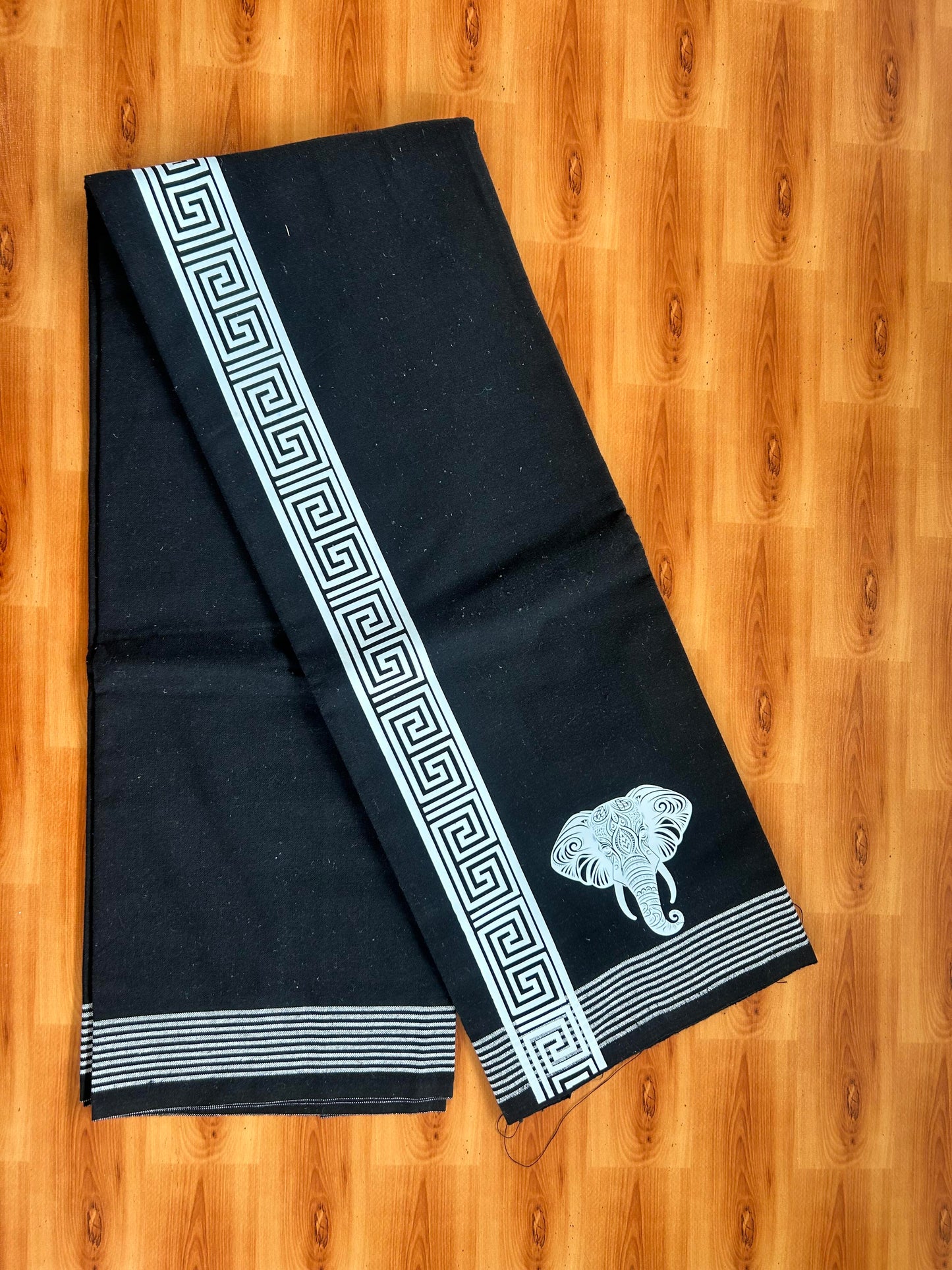 Kaitharikada - Single Kaily / Lungi - Mixed Cotton - 40s twisted - 2 inch Elephant Printed Design Kara with Black colour body (2 meter / 4 muzham) - 10 KK8060 GAN