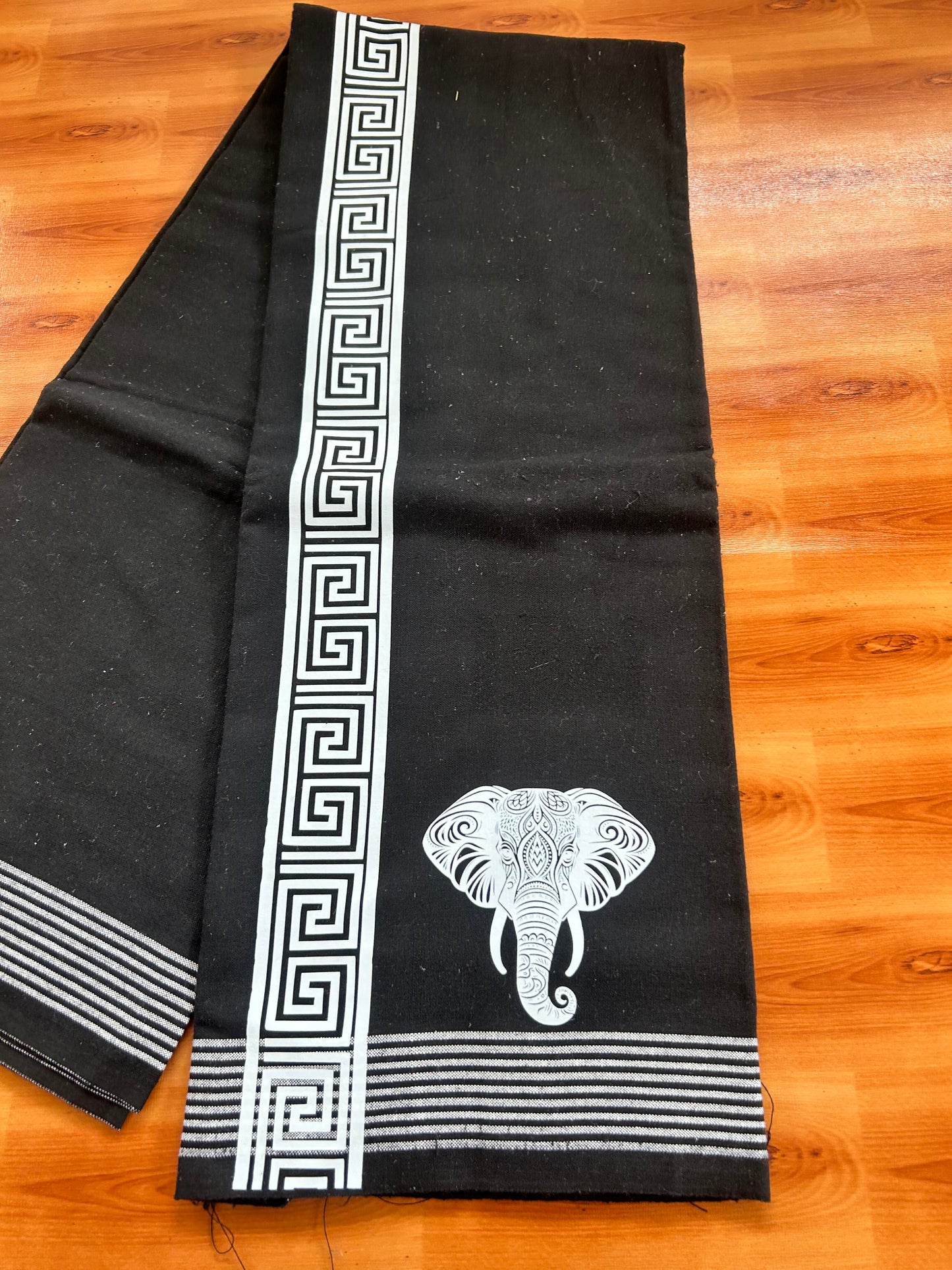 Kaitharikada - Single Kaily / Lungi - Mixed Cotton - 40s twisted - 2 inch Elephant Printed Design Kara with Black colour body (2 meter / 4 muzham) - 10 KK8060 GAN