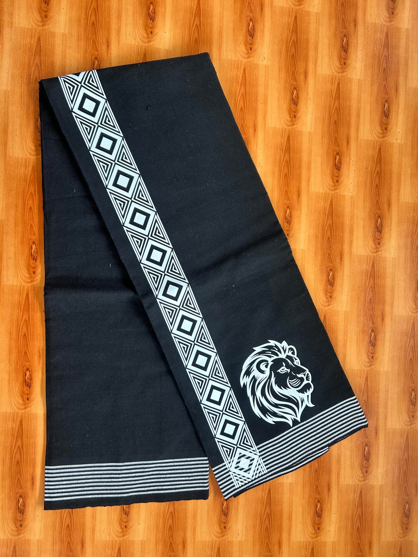Kaitharikada - Single Kaily / Lungi - Mixed Cotton - 40s twisted - 2 inch Lion Printed Design Kara with Black colour body (2 meter / 4 muzham) - 11 KK8060 GAN