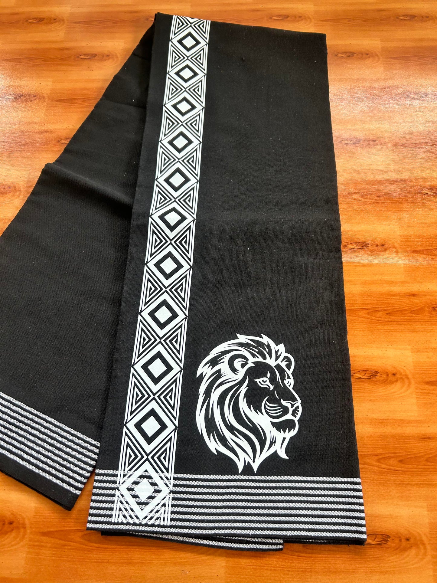 Kaitharikada - Single Kaily / Lungi - Mixed Cotton - 40s twisted - 2 inch Lion Printed Design Kara with Black colour body (2 meter / 4 muzham) - 11 KK8060 GAN