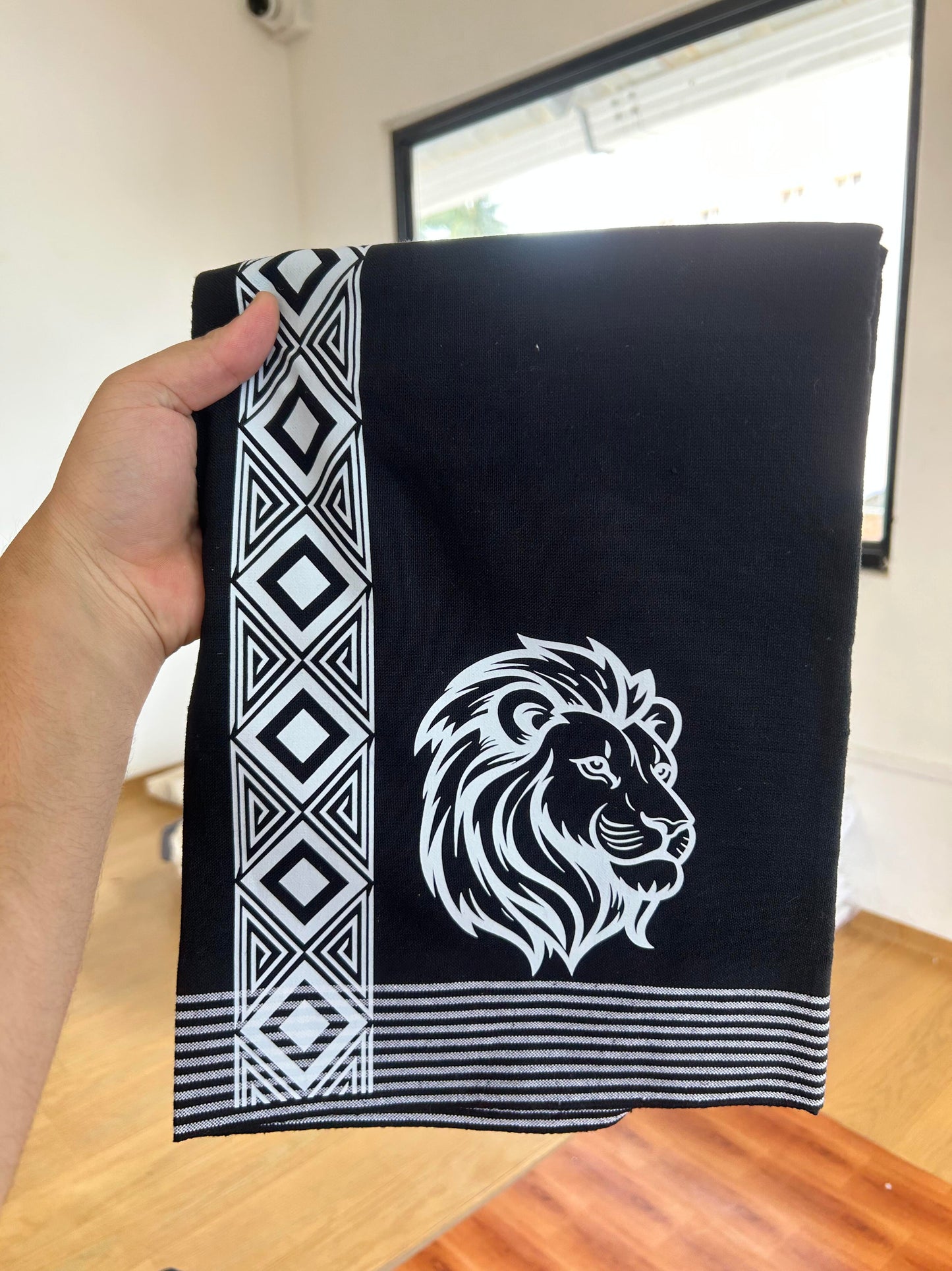 Kaitharikada - Single Kaily / Lungi - Mixed Cotton - 40s twisted - 2 inch Lion Printed Design Kara with Black colour body (2 meter / 4 muzham) - 11 KK8060 GAN