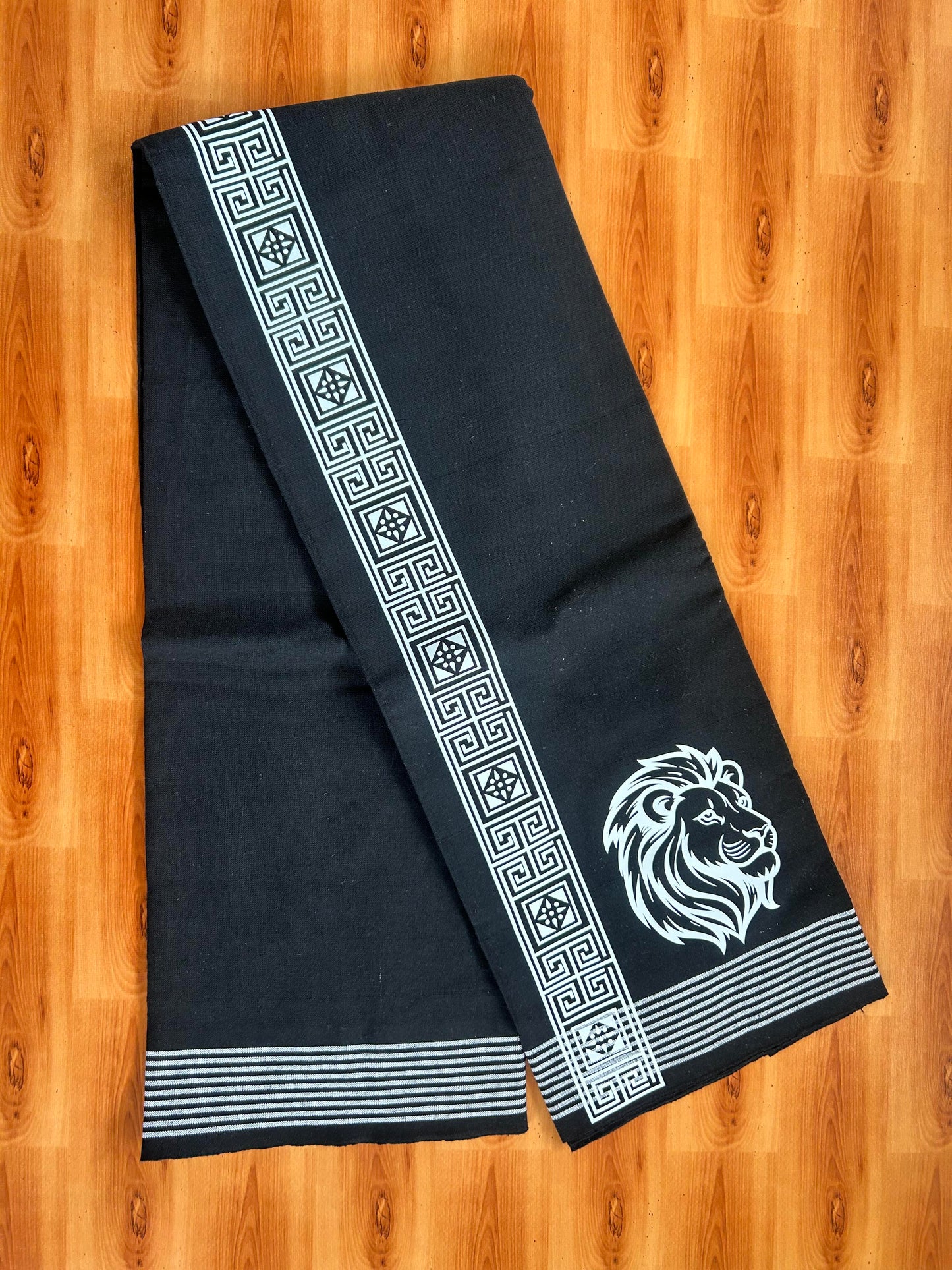 Kaitharikada - Single Kaily / Lungi - Mixed Cotton - 40s twisted - 2 inch Lion Printed Design Kara with Black colour body (2 meter / 4 muzham) - 12 KK8060 GAN