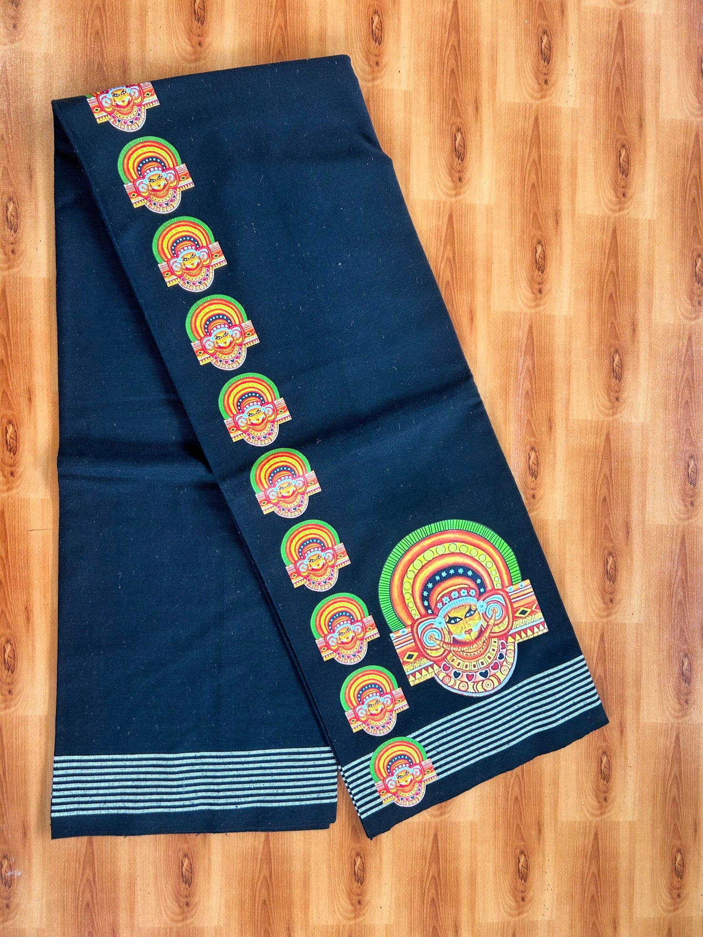 Kaitharikada - Single Kaily / Lungi - Mixed Cotton - 40s twisted - 2 inch Theyyam Printed Design Kara with Black colour body (2 meter / 4 muzham) - 6 KK8060 GAN
