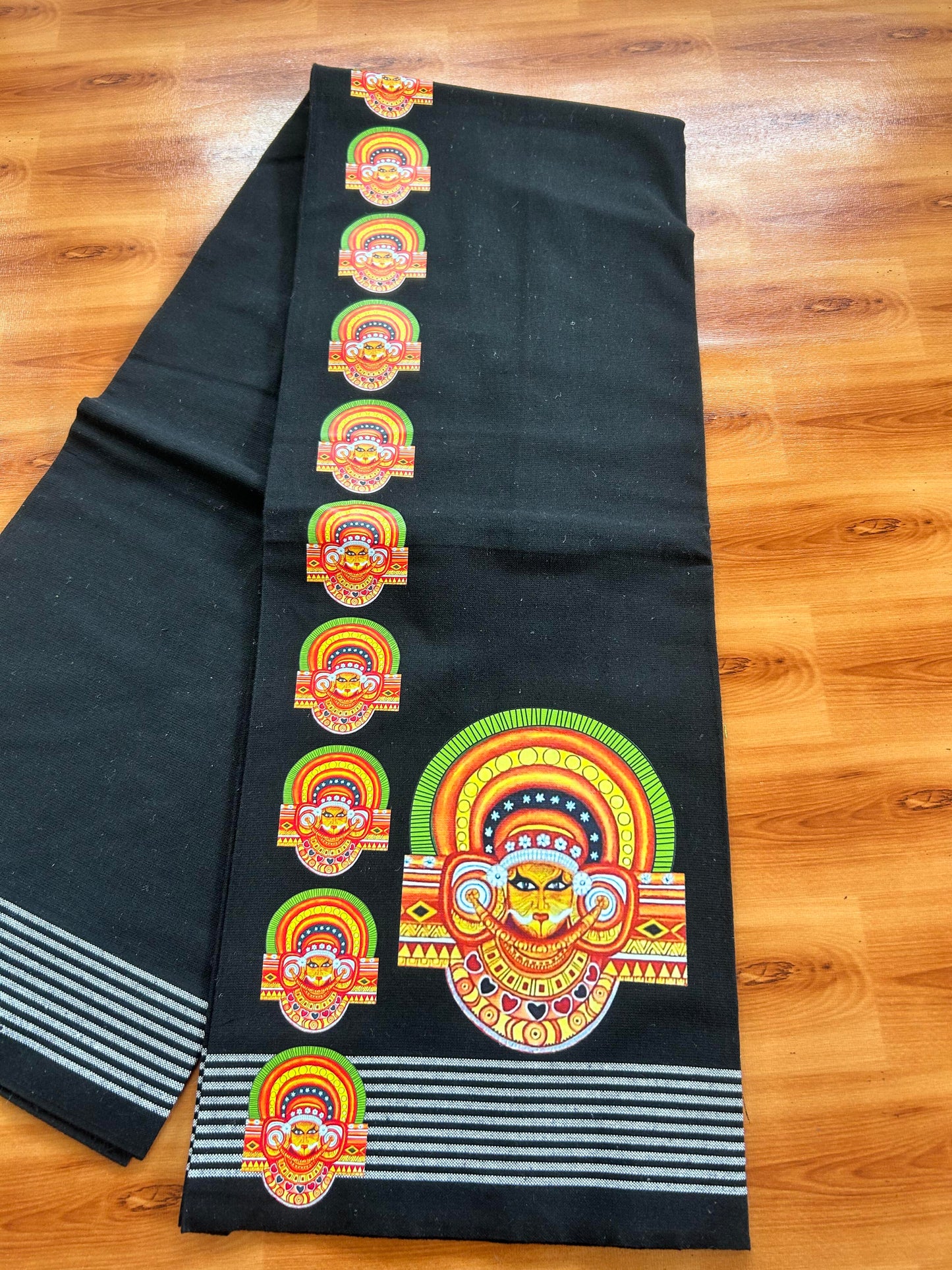 Kaitharikada - Single Kaily / Lungi - Mixed Cotton - 40s twisted - 2 inch Theyyam Printed Design Kara with Black colour body (2 meter / 4 muzham) - 6 KK8060 GAN