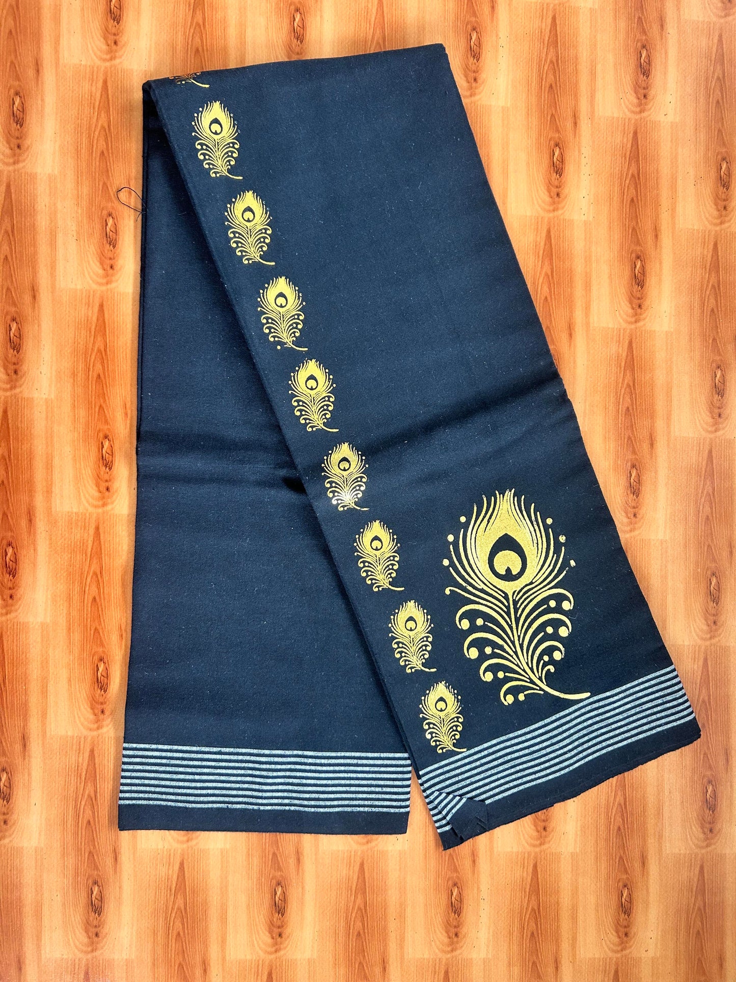Kaitharikada - Single Kaily / Lungi - Mixed Cotton - 40s twisted - 1.25 inch Gold Kasav Peacock Feather Printed Design Kara with Black colour body (2 meter / 4 muzham) - 3 KK8060 GAN
