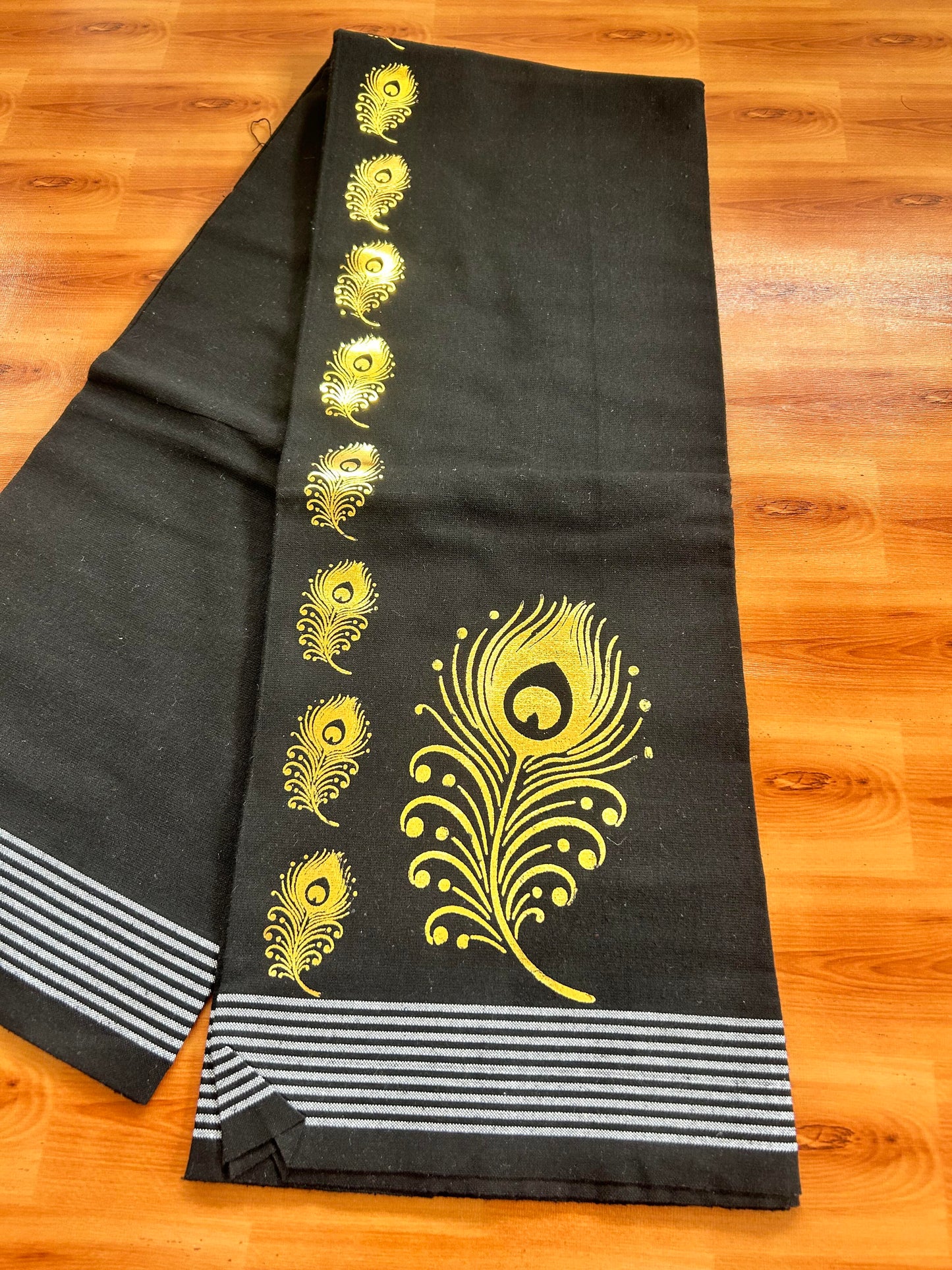 Kaitharikada - Single Kaily / Lungi - Mixed Cotton - 40s twisted - 1.25 inch Gold Kasav Peacock Feather Printed Design Kara with Black colour body (2 meter / 4 muzham) - 3 KK8060 GAN