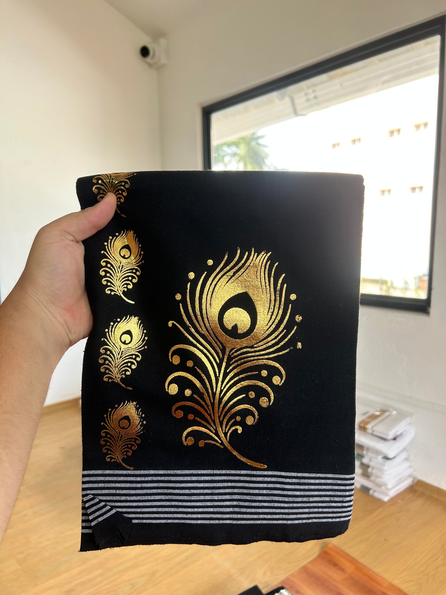 Kaitharikada - Single Kaily / Lungi - Mixed Cotton - 40s twisted - 1.25 inch Gold Kasav Peacock Feather Printed Design Kara with Black colour body (2 meter / 4 muzham) - 3 KK8060 GAN