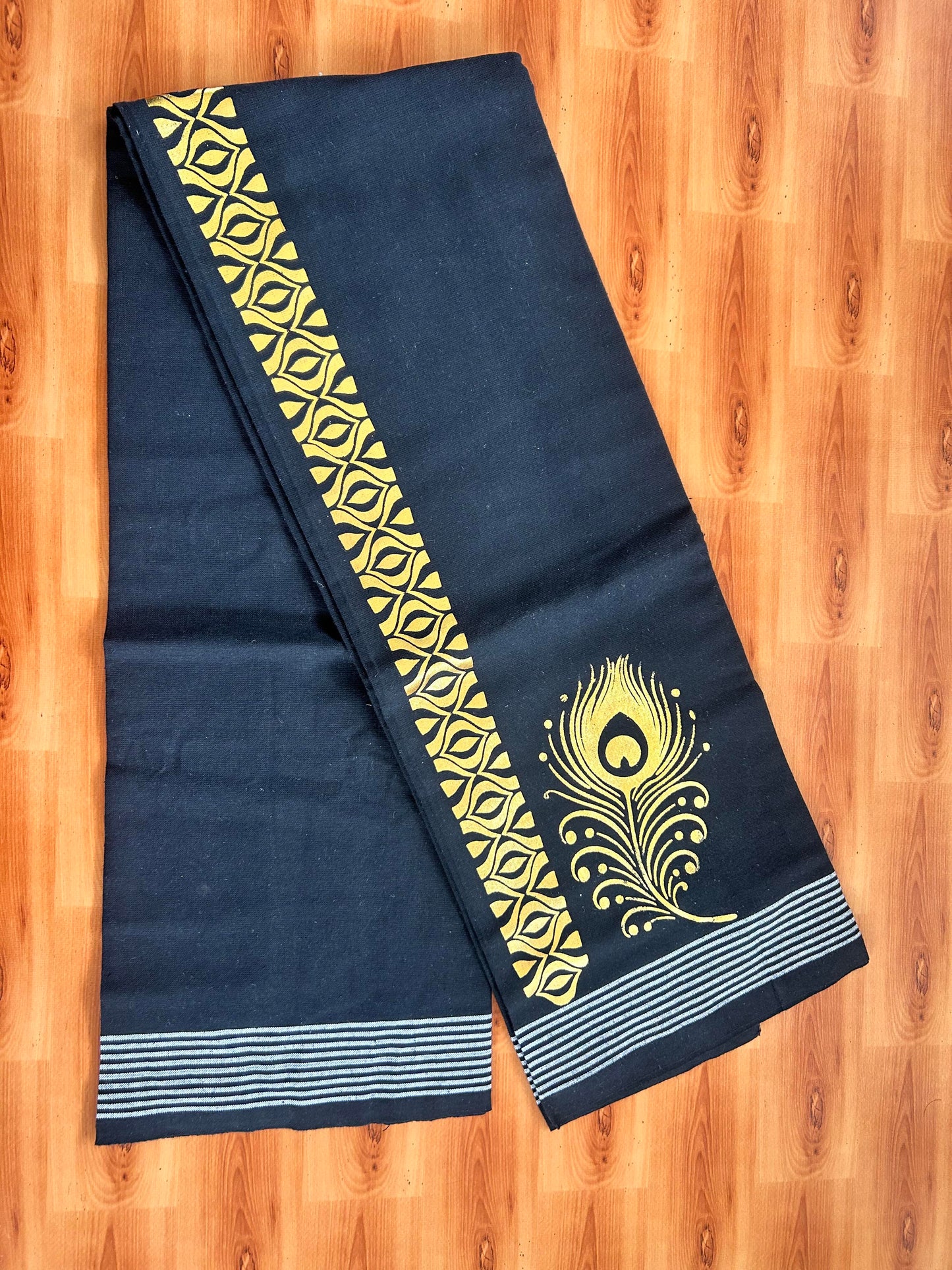 Kaitharikada - Single Kaily / Lungi - Mixed Cotton - 40s twisted - 1.75 inch Gold Kasav Peacock Feather Printed Design Kara with Black colour body (2 meter / 4 muzham) - 4 KK8060 GAN