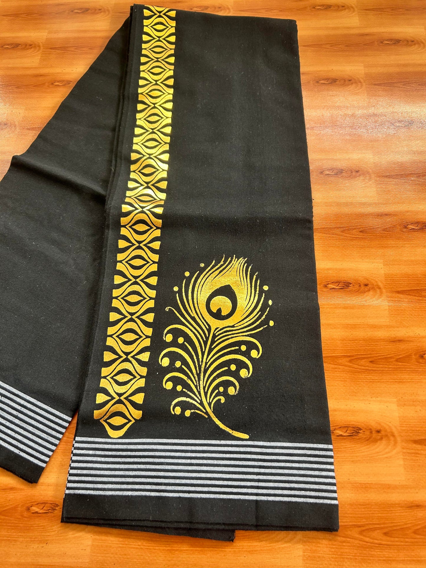 Kaitharikada - Single Kaily / Lungi - Mixed Cotton - 40s twisted - 1.75 inch Gold Kasav Peacock Feather Printed Design Kara with Black colour body (2 meter / 4 muzham) - 4 KK8060 GAN