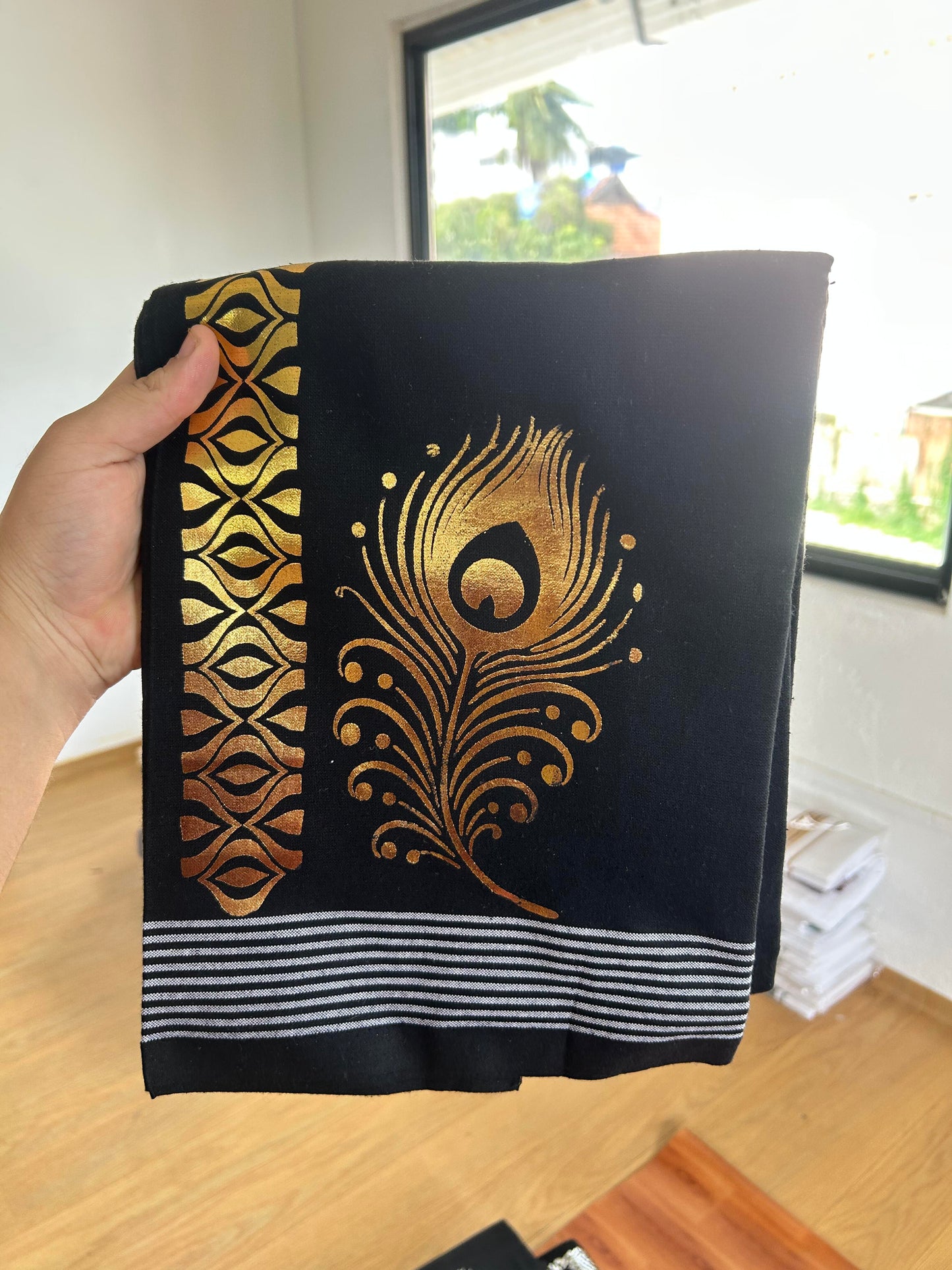 Kaitharikada - Single Kaily / Lungi - Mixed Cotton - 40s twisted - 1.75 inch Gold Kasav Peacock Feather Printed Design Kara with Black colour body (2 meter / 4 muzham) - 4 KK8060 GAN