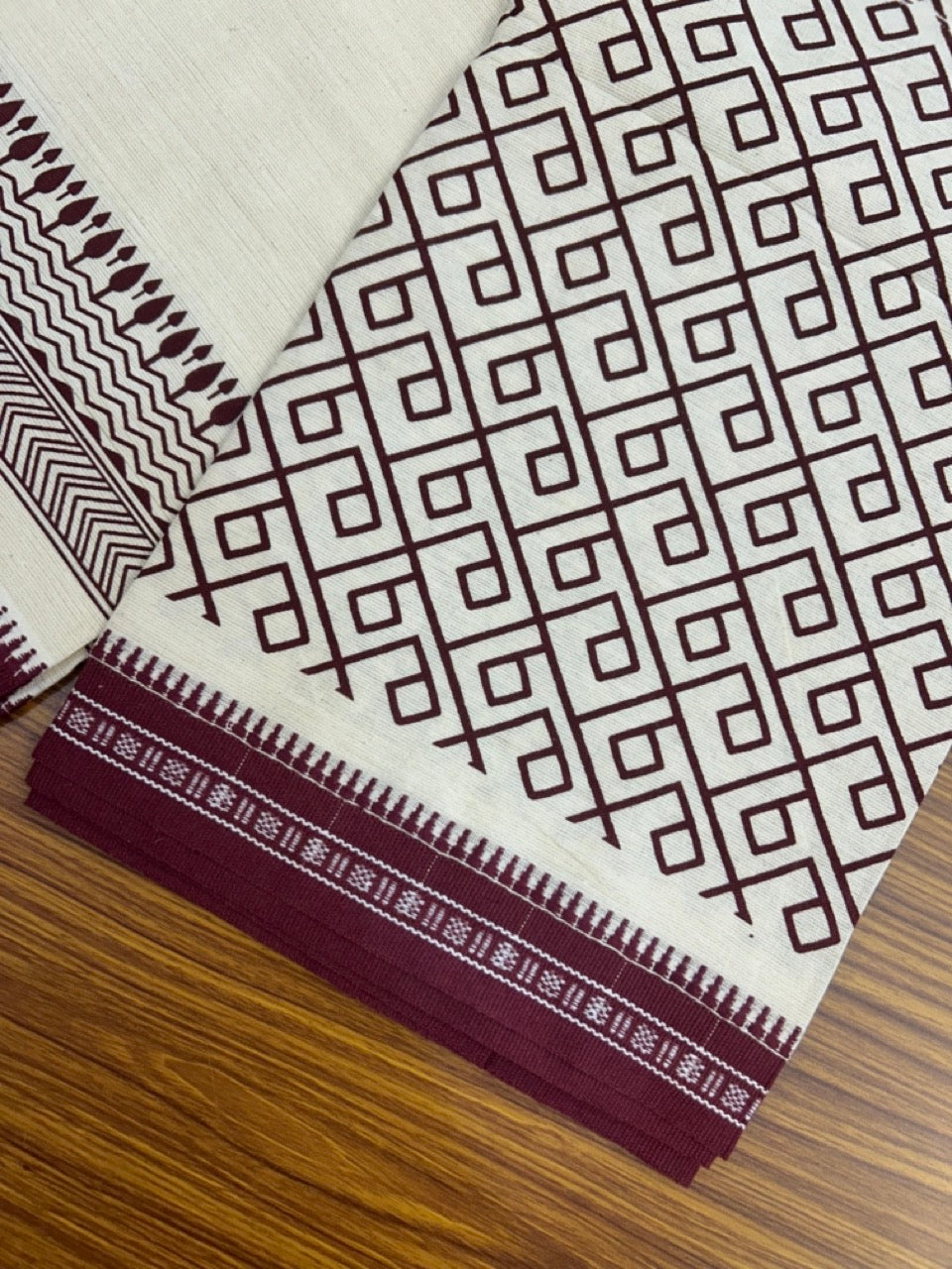 9% Discount !! Kaitharikada Pure Cotton Single OFF WHITE - (Unbleached) Kaily / Lungi - 1.75 inch Maroon Printed Kuppadam Border with OFF WHITE colour body (2 meter / 4 muzham)- 3KK8022 AS