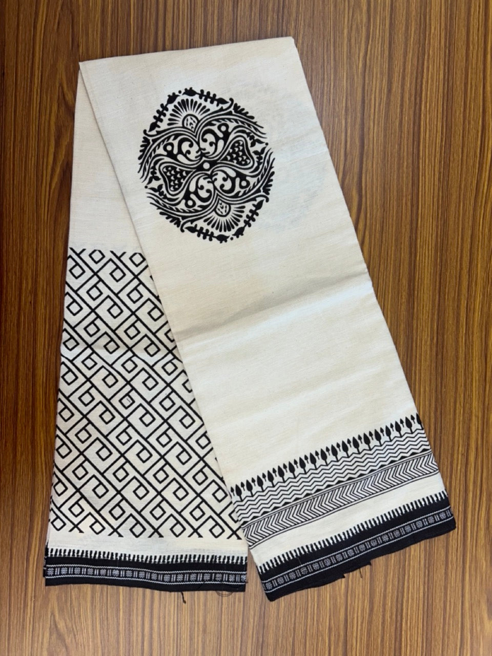 9% Discount !! Kaitharikada Pure Cotton Single OFF WHITE - (Unbleached) Kaily / Lungi - 1.75 inch Dark Brown Printed Kuppadam Border with OFF WHITE colour body (2 meter / 4 muzham)- 4KK8022 AS