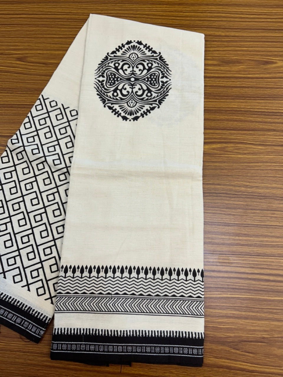 9% Discount !! Kaitharikada Pure Cotton Single OFF WHITE - (Unbleached) Kaily / Lungi - 1.75 inch Dark Brown Printed Kuppadam Border with OFF WHITE colour body (2 meter / 4 muzham)- 4KK8022 AS