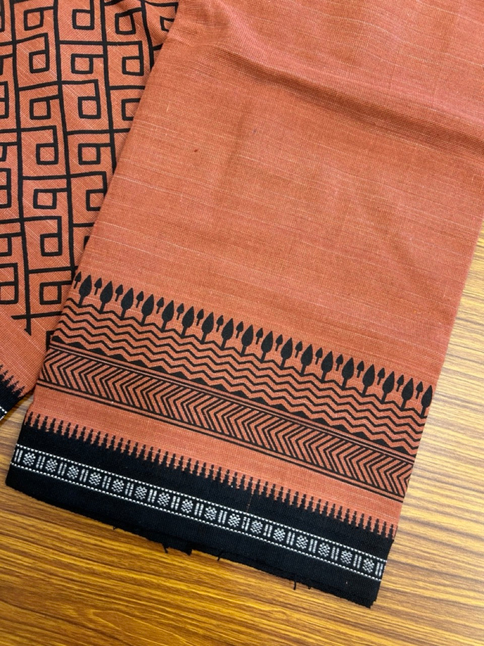 17% Discount!!! Kaitharikada Pure Cotton - Single Kaily / Lungi - 1.75 inch Black printed kuppadam Border with Kavi colour body  (2 meter / 4 muzham)- 6KK8022 AS