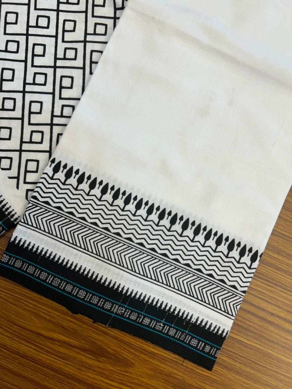 7% Discount!!! Kaitharikada Pure Cotton - Single Kaily / Lungi -1.75 inch Black Printed Kuppadam Border with White colour body (2 meter / 4 muzham) - 8KK8022 AS