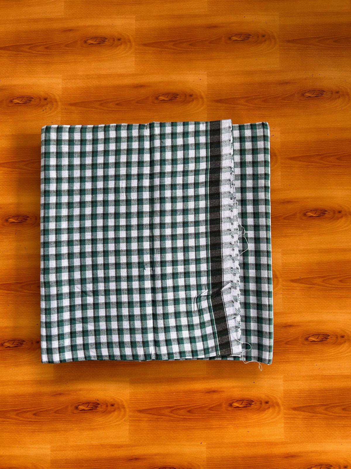 Premium Kathar Type Mund Pure cotton 40s - Kaitharikada Pulimood - Single Kaily / Lungi - 1 inch Black & White Border with White & Green Check body (2 meter / 4 muzham) - 2 KK8090 MUT