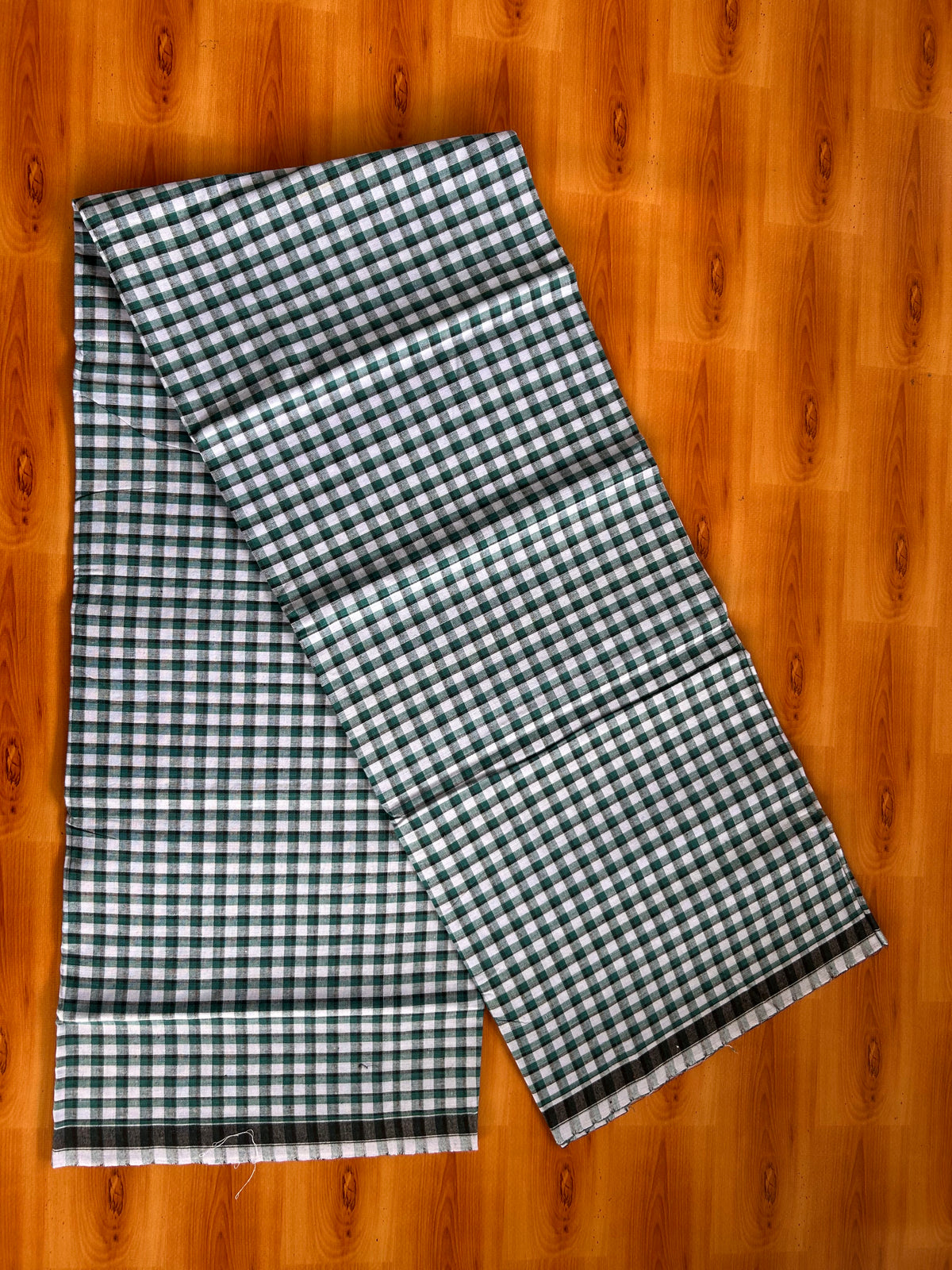Premium Kathar Type Mund Pure cotton 40s - Kaitharikada Pulimood - Single Kaily / Lungi - 1 inch Black & White Border with White & Green Check body (2 meter / 4 muzham) - 2 KK8090 MUT