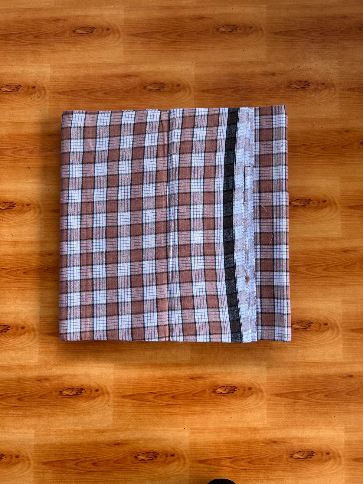 Premium Kathar Type Mund Pure cotton 40s - Kaitharikada Pulimood - Single Kaily / Lungi - 0.75 inch Black & White Border with Brown & White Check body (2 meter / 4 muzham) - 3 KK8090 MUT