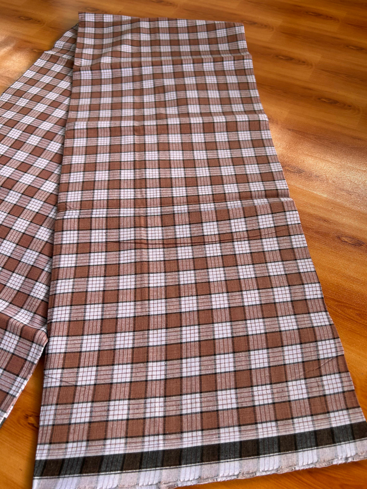 Premium Kathar Type Mund Pure cotton 40s - Kaitharikada Pulimood - Single Kaily / Lungi - 0.75 inch Black & White Border with Brown & White Check body (2 meter / 4 muzham) - 3 KK8090 MUT