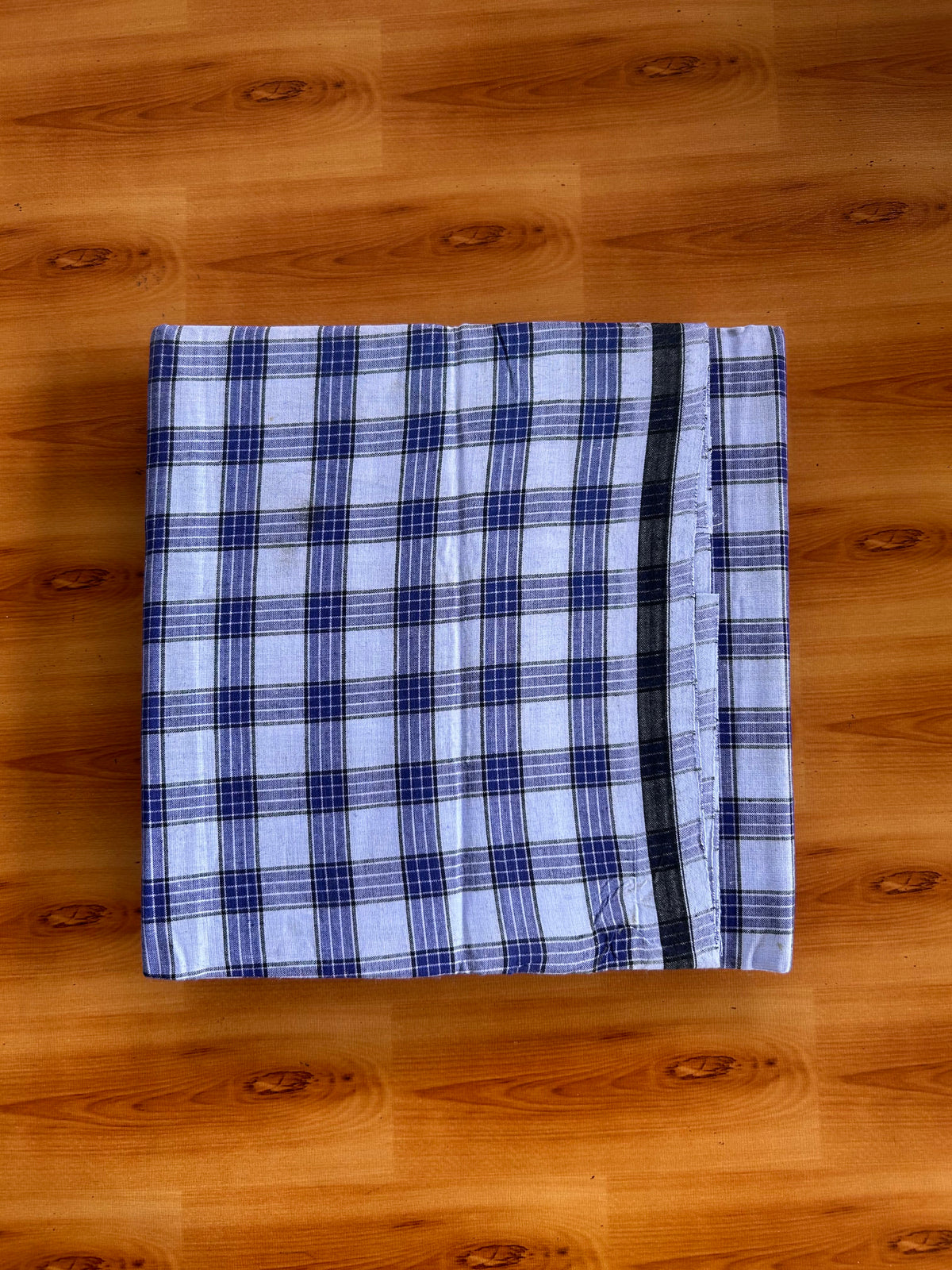 Premium Kathar Type Mund Pure cotton 40s - Kaitharikada Pulimood - Single Kaily / Lungi - 1 inch Black & White Border with White & Blue Check body (2 meter / 4 muzham) - 4 KK8090 MUT