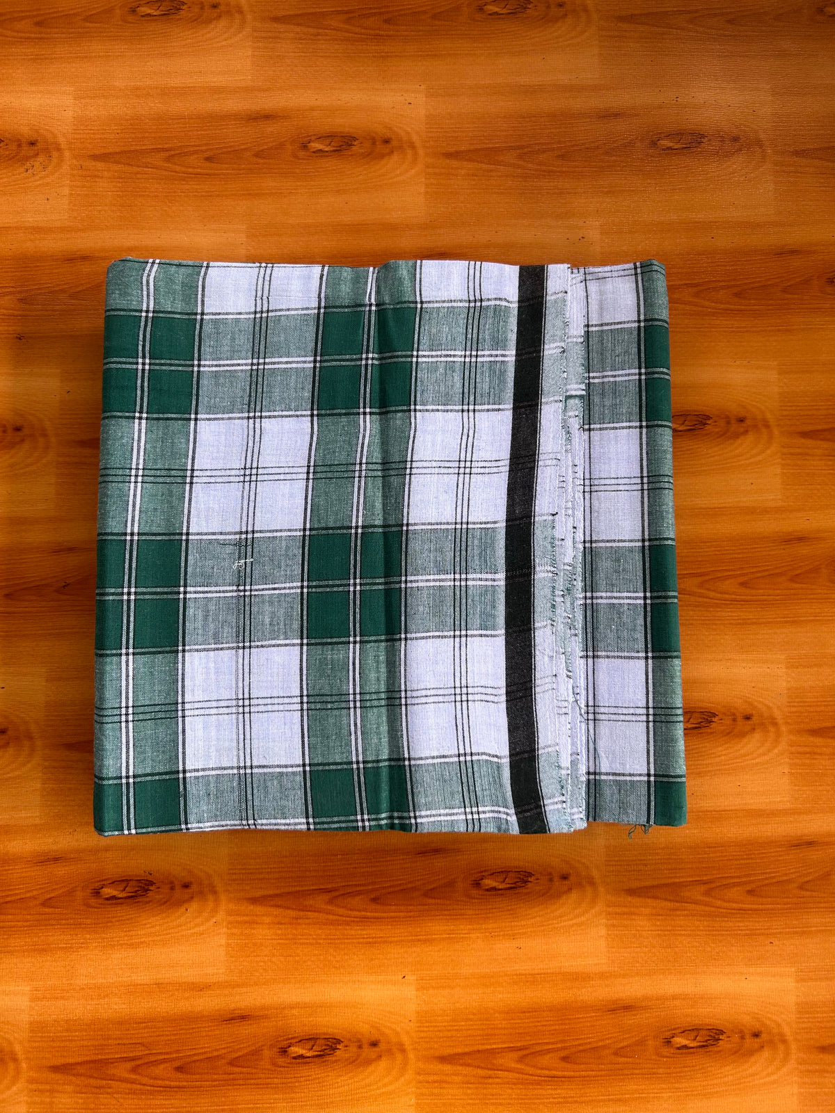 Premium Kathar Type Mund Pure cotton 40s - Kaitharikada Pulimood - Single Kaily / Lungi - 1 inch Black & White Border with White & Green Check body (2 meter / 4 muzham) - 5 KK8090 MUT