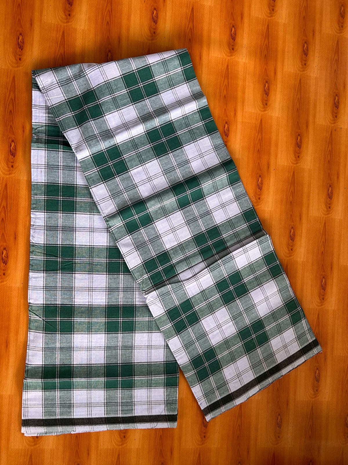 Premium Kathar Type Mund Pure cotton 40s - Kaitharikada Pulimood - Single Kaily / Lungi - 1 inch Black & White Border with White & Green Check body (2 meter / 4 muzham) - 5 KK8090 MUT