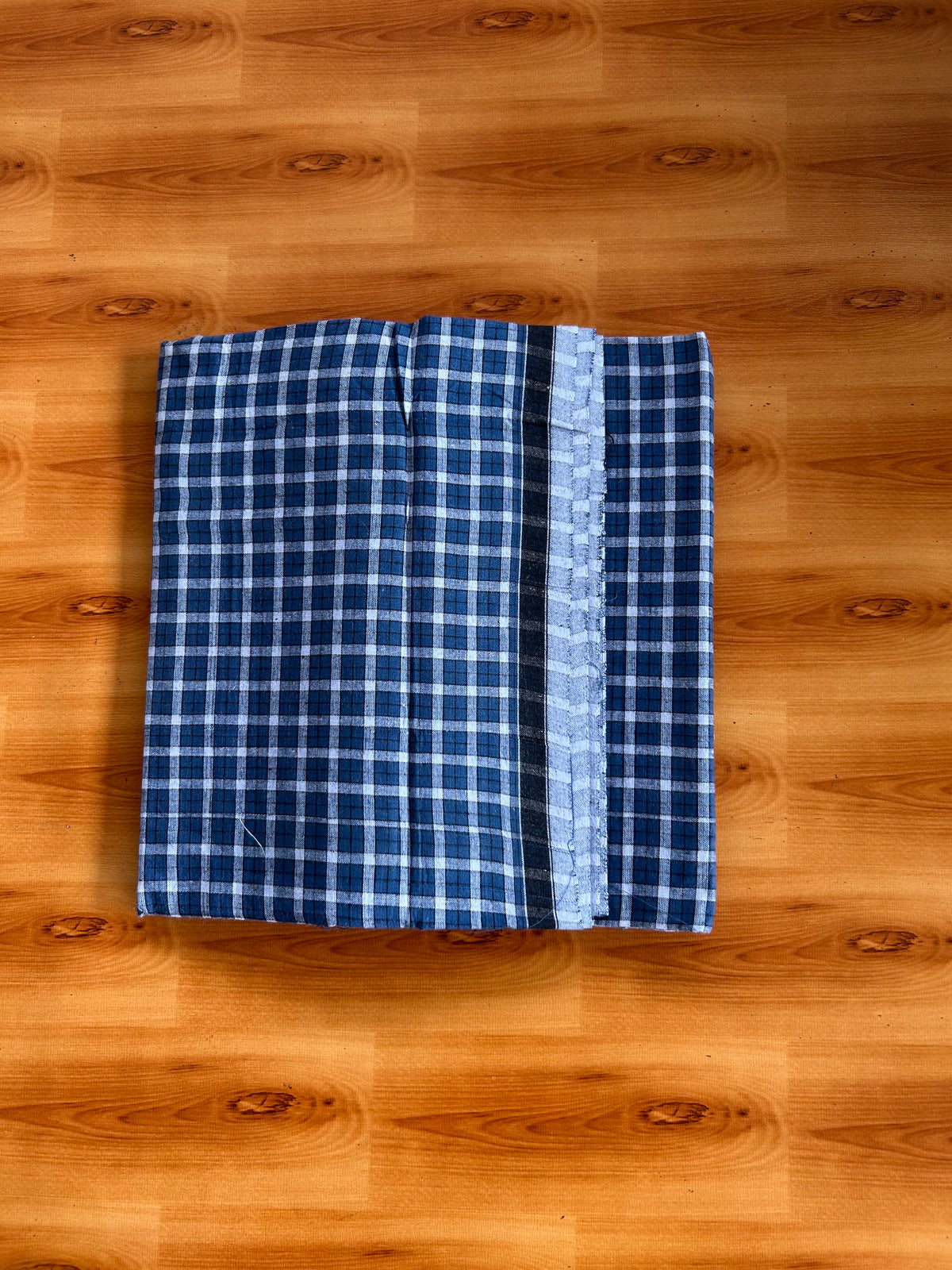 Premium Kathar Type Mund Pure cotton 40s - Kaitharikada Pulimood - Single Kaily / Lungi - 1 inch Black & White Border with White & Blue Check body (2 meter / 4 muzham) - 7 KK8090 MUT