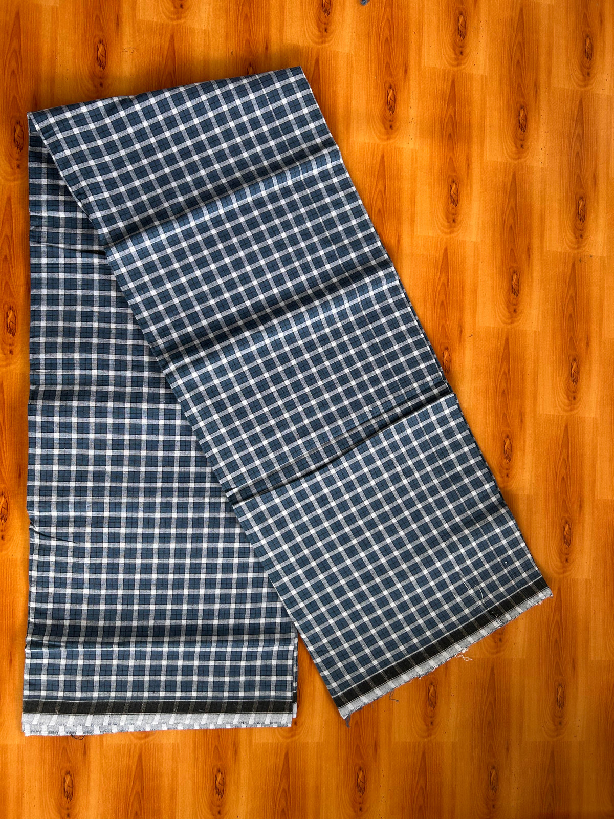 Premium Kathar Type Mund Pure cotton 40s - Kaitharikada Pulimood - Single Kaily / Lungi - 1 inch Black & White Border with White & Blue Check body (2 meter / 4 muzham) - 7 KK8090 MUT