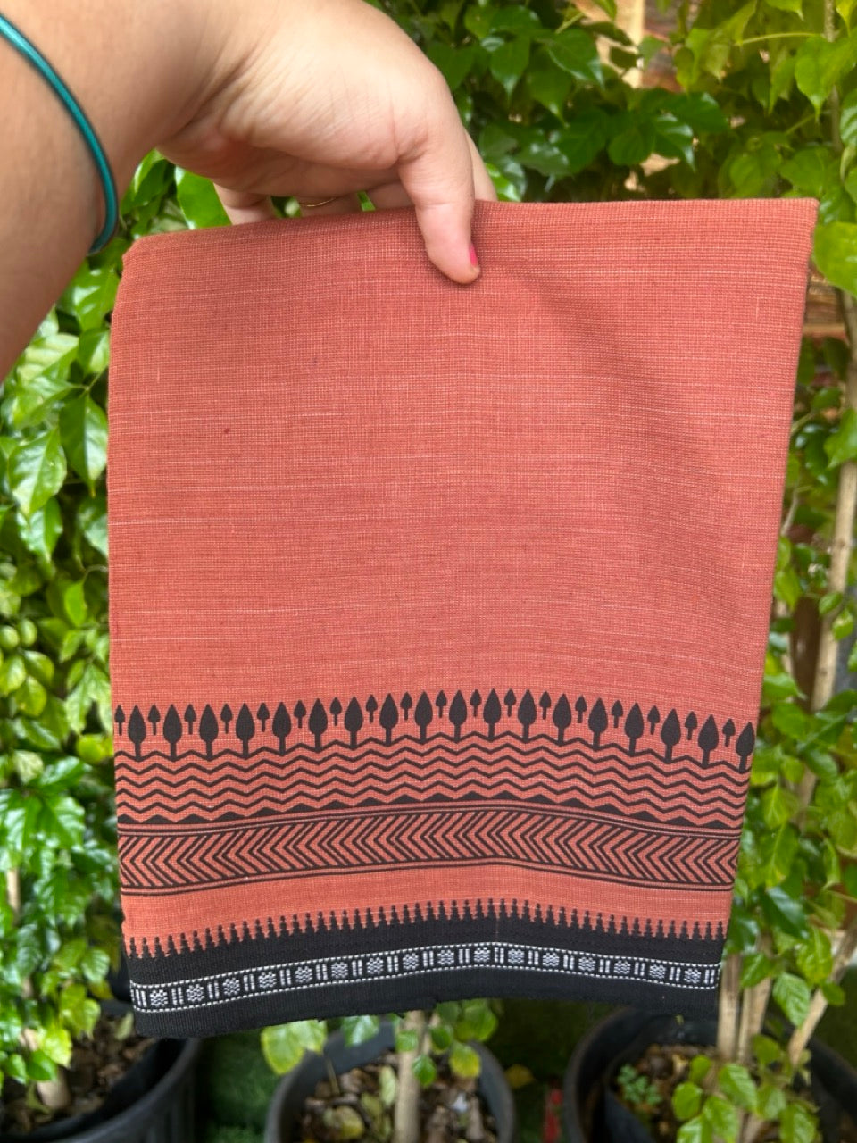 17% Discount!!! Kaitharikada Pure Cotton - Single Kaily / Lungi - 1.75 inch Black printed kuppadam Border with Kavi colour body  (2 meter / 4 muzham)- 6KK8022 AS