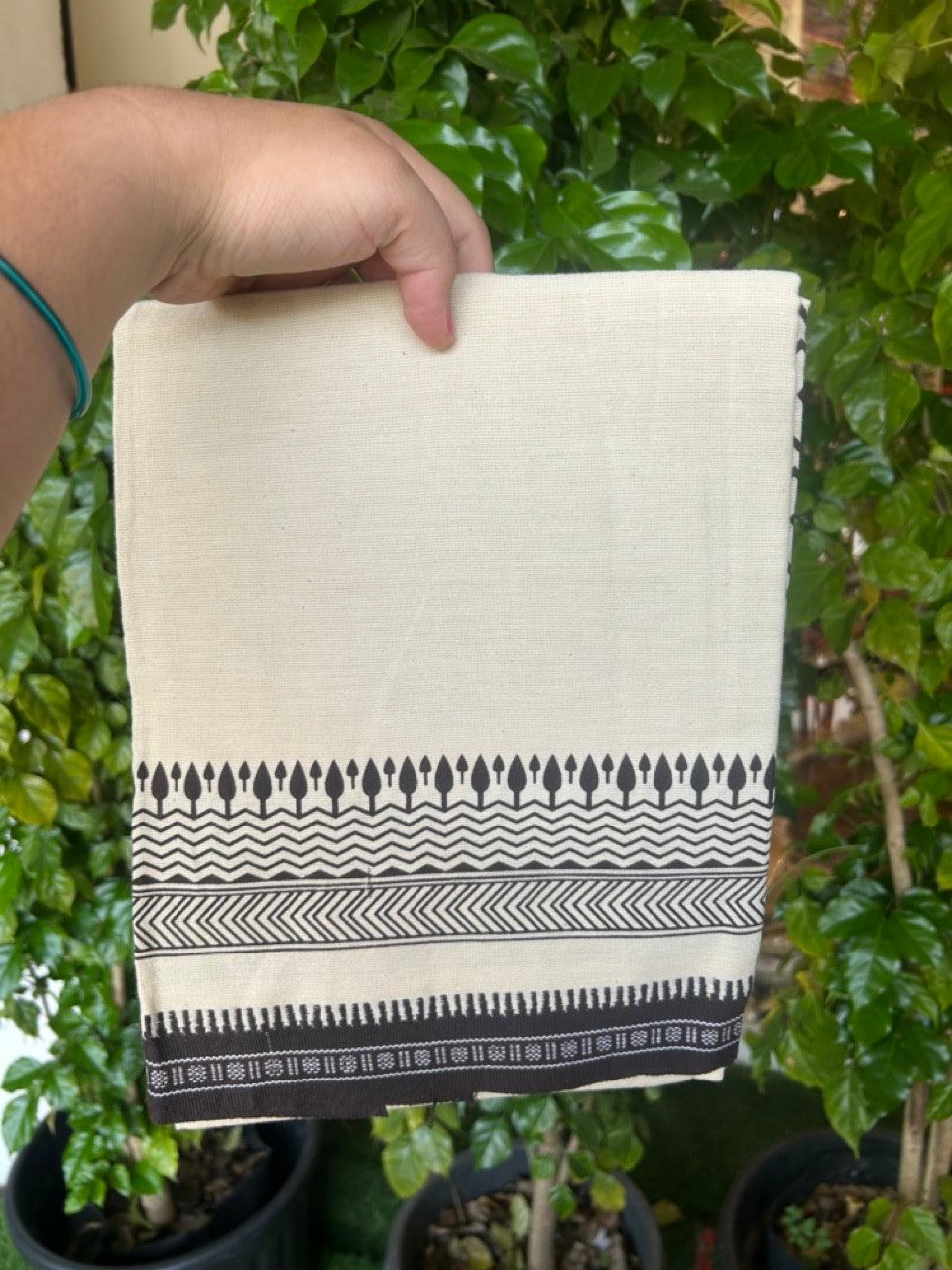 9% Discount !! Kaitharikada Pure Cotton Single OFF WHITE - (Unbleached) Kaily / Lungi - 1.75 inch Dark Brown Printed Kuppadam Border with OFF WHITE colour body (2 meter / 4 muzham)- 4KK8022 AS