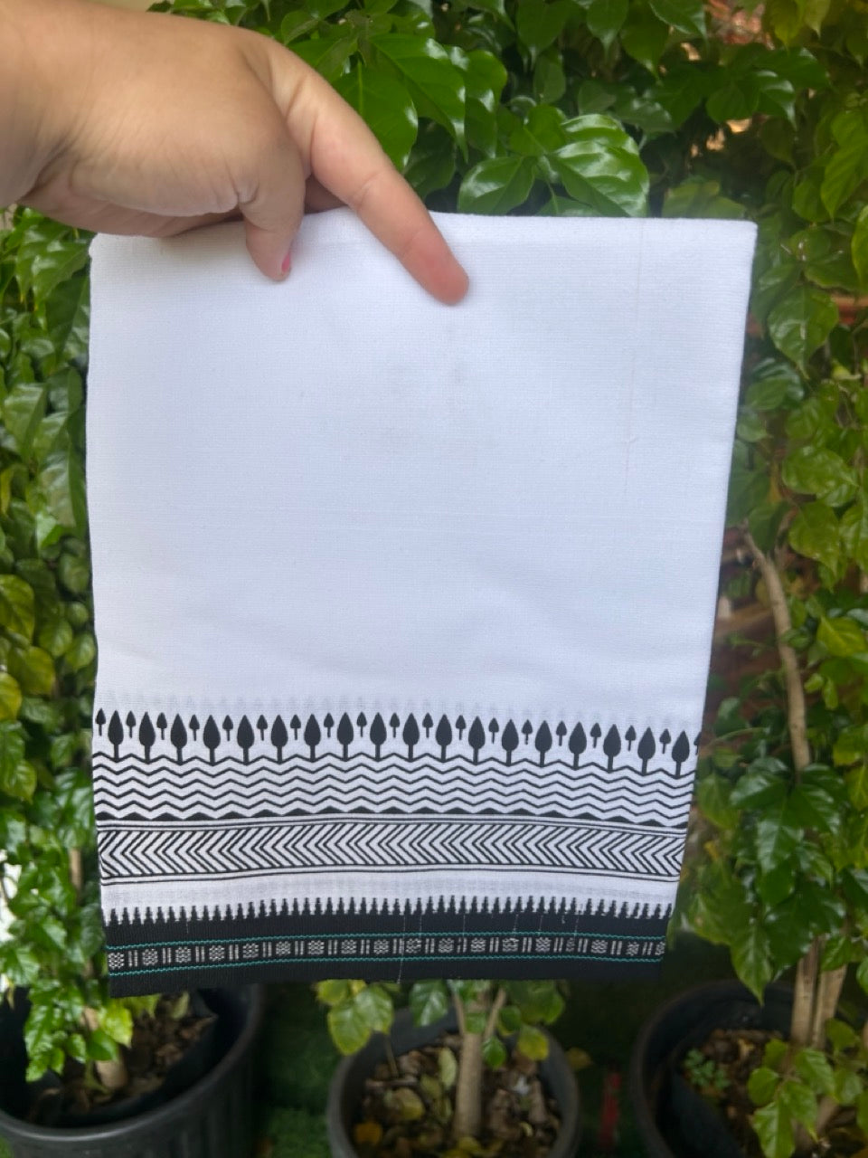 7% Discount!!! Kaitharikada Pure Cotton - Single Kaily / Lungi -1.75 inch Black Printed Kuppadam Border with White colour body (2 meter / 4 muzham) - 8KK8022 AS