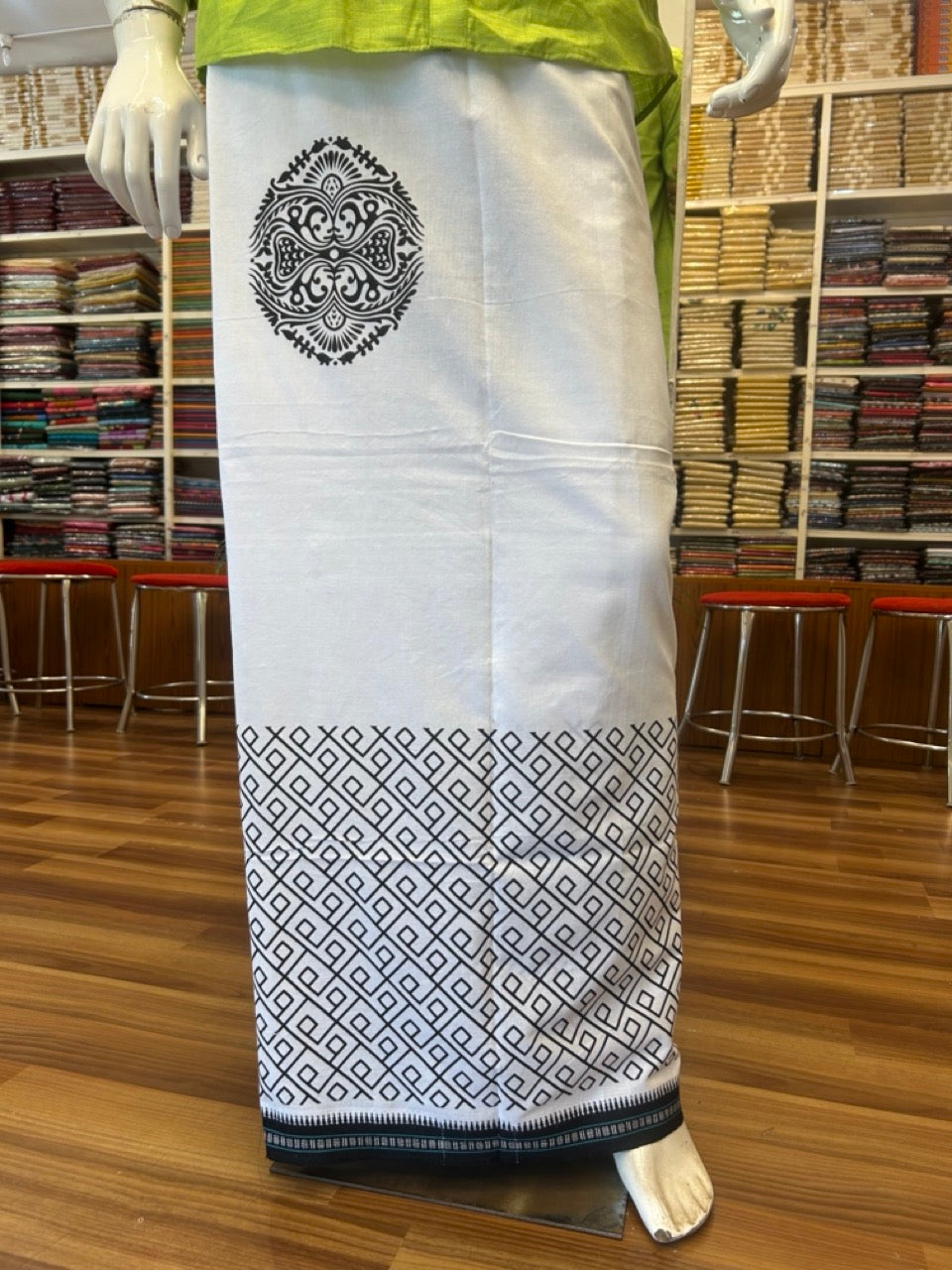 7% Discount!!! Kaitharikada Pure Cotton - Single Kaily / Lungi -1.75 inch Black Printed Kuppadam Border with White colour body (2 meter / 4 muzham) - 8KK8022 AS