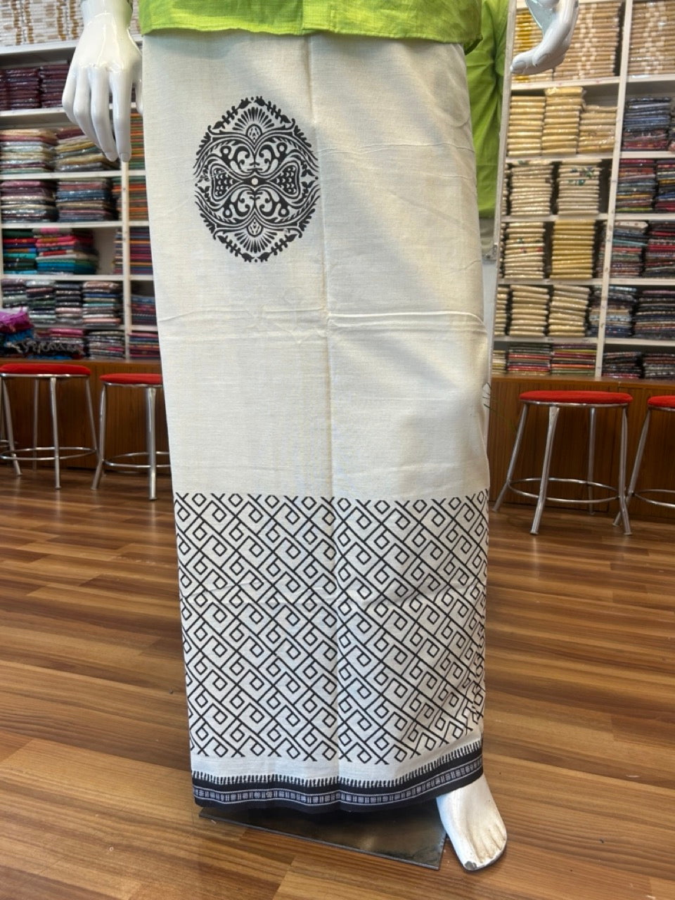 9% Discount !! Kaitharikada Pure Cotton Single OFF WHITE - (Unbleached) Kaily / Lungi - 1.75 inch Dark Brown Printed Kuppadam Border with OFF WHITE colour body (2 meter / 4 muzham)- 4KK8022 AS