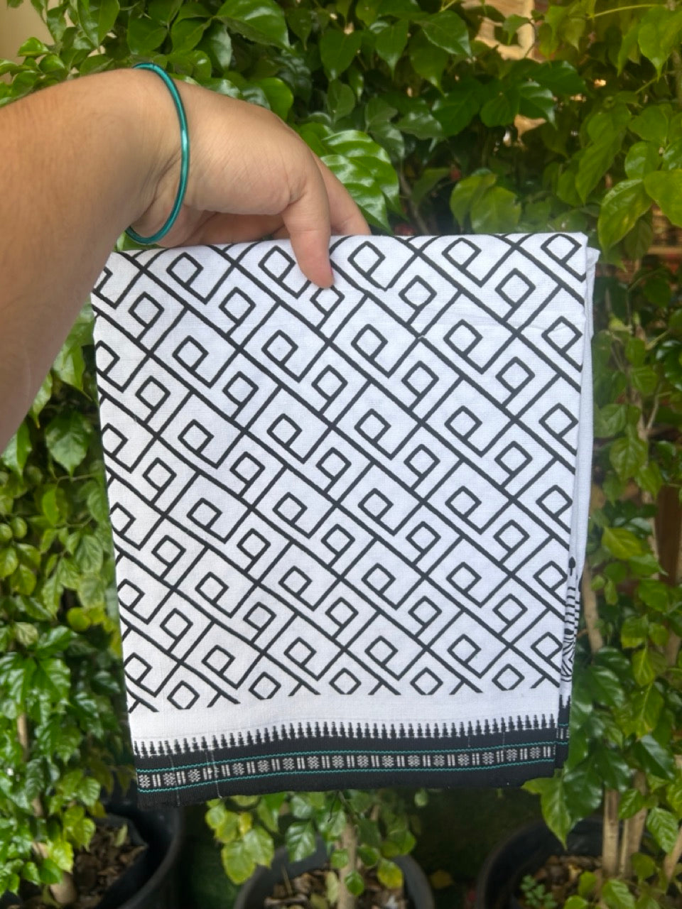 7% Discount!!! Kaitharikada Pure Cotton - Single Kaily / Lungi -1.75 inch Black Printed Kuppadam Border with White colour body (2 meter / 4 muzham) - 8KK8022 AS