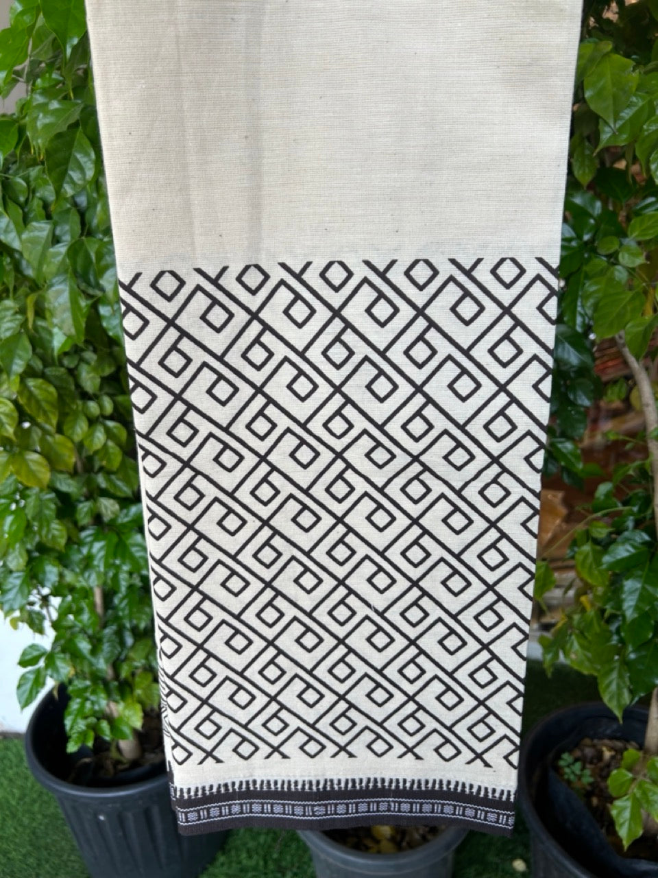 9% Discount !! Kaitharikada Pure Cotton Single OFF WHITE - (Unbleached) Kaily / Lungi - 1.75 inch Dark Brown Printed Kuppadam Border with OFF WHITE colour body (2 meter / 4 muzham)- 4KK8022 AS