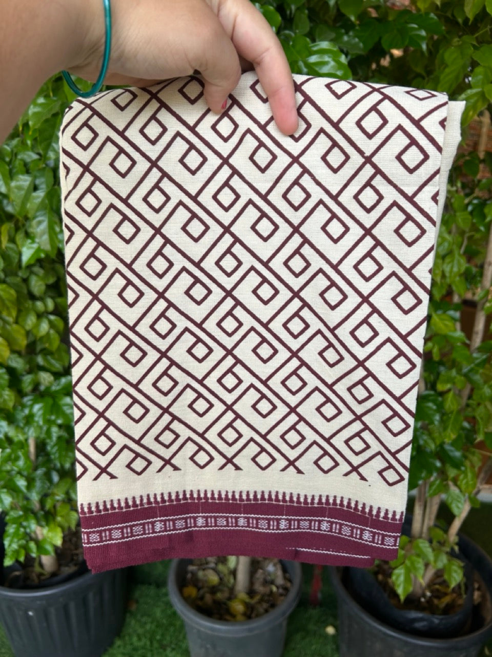 9% Discount !! Kaitharikada Pure Cotton Single OFF WHITE - (Unbleached) Kaily / Lungi - 1.75 inch Maroon Printed Kuppadam Border with OFF WHITE colour body (2 meter / 4 muzham)- 3KK8022 AS