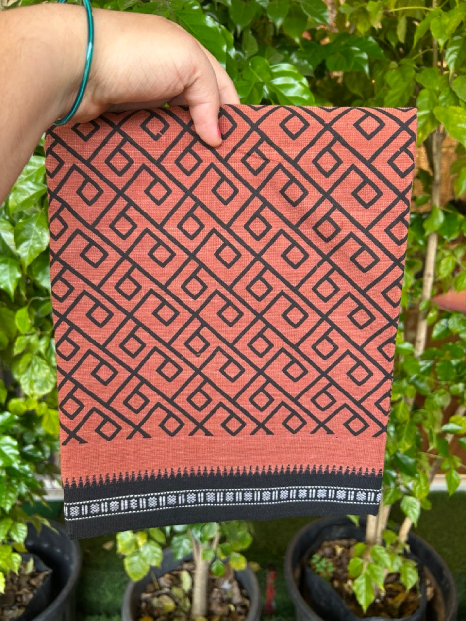 17% Discount!!! Kaitharikada Pure Cotton - Single Kaily / Lungi - 1.75 inch Black printed kuppadam Border with Kavi colour body  (2 meter / 4 muzham)- 6KK8022 AS