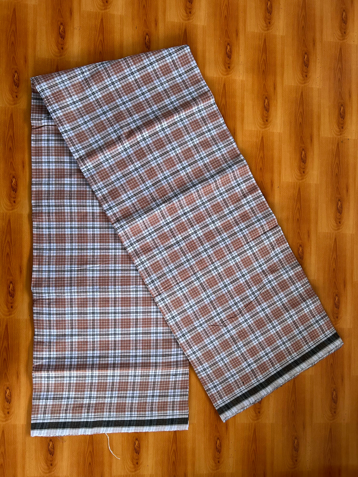 Premium Kathar Type Mund Pure cotton 40s - Kaitharikada Pulimood - Single Kaily / Lungi - 1 inch Black & White Border with White & Brown Check body (2 meter / 4 muzham) - 8 KK8090 MUT