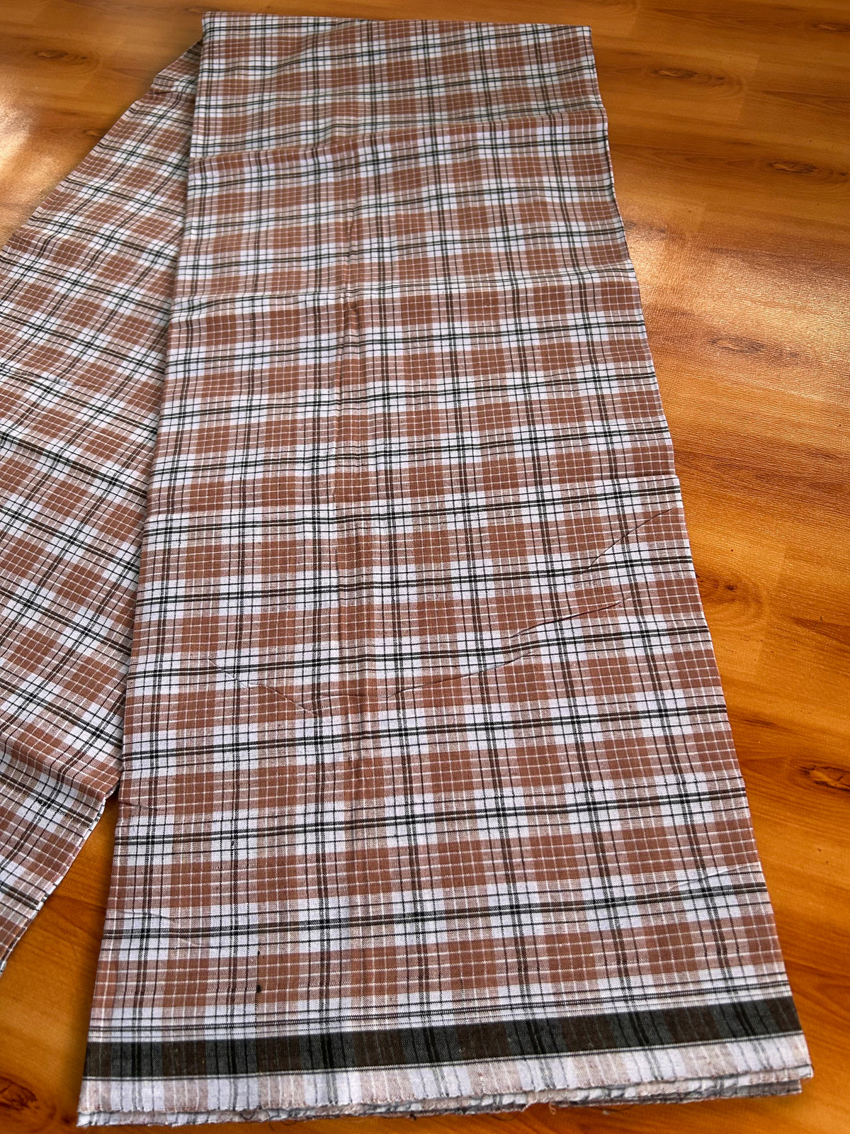 Premium Kathar Type Mund Pure cotton 40s - Kaitharikada Pulimood - Single Kaily / Lungi - 1 inch Black & White Border with White & Brown Check body (2 meter / 4 muzham) - 8 KK8090 MUT