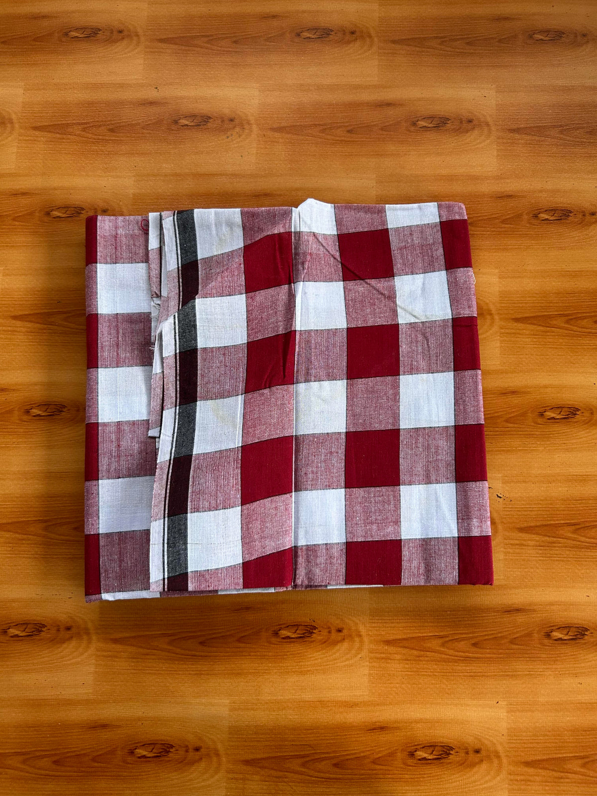 Premium Kathar Type Mund Pure cotton 40s - Kaitharikada Pulimood - Single Kaily / Lungi - 1 inch Black & White Border with White & Red Check body (2 meter / 4 muzham) - 9 KK8090 MUT