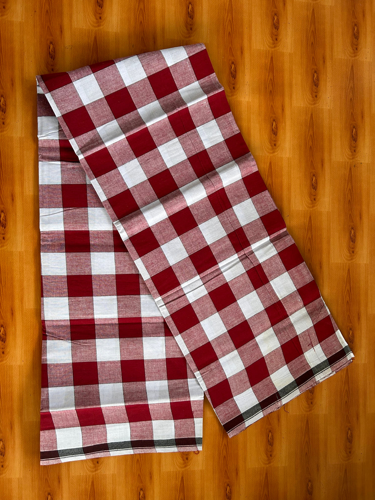 Premium Kathar Type Mund Pure cotton 40s - Kaitharikada Pulimood - Single Kaily / Lungi - 1 inch Black & White Border with White & Red Check body (2 meter / 4 muzham) - 9 KK8090 MUT