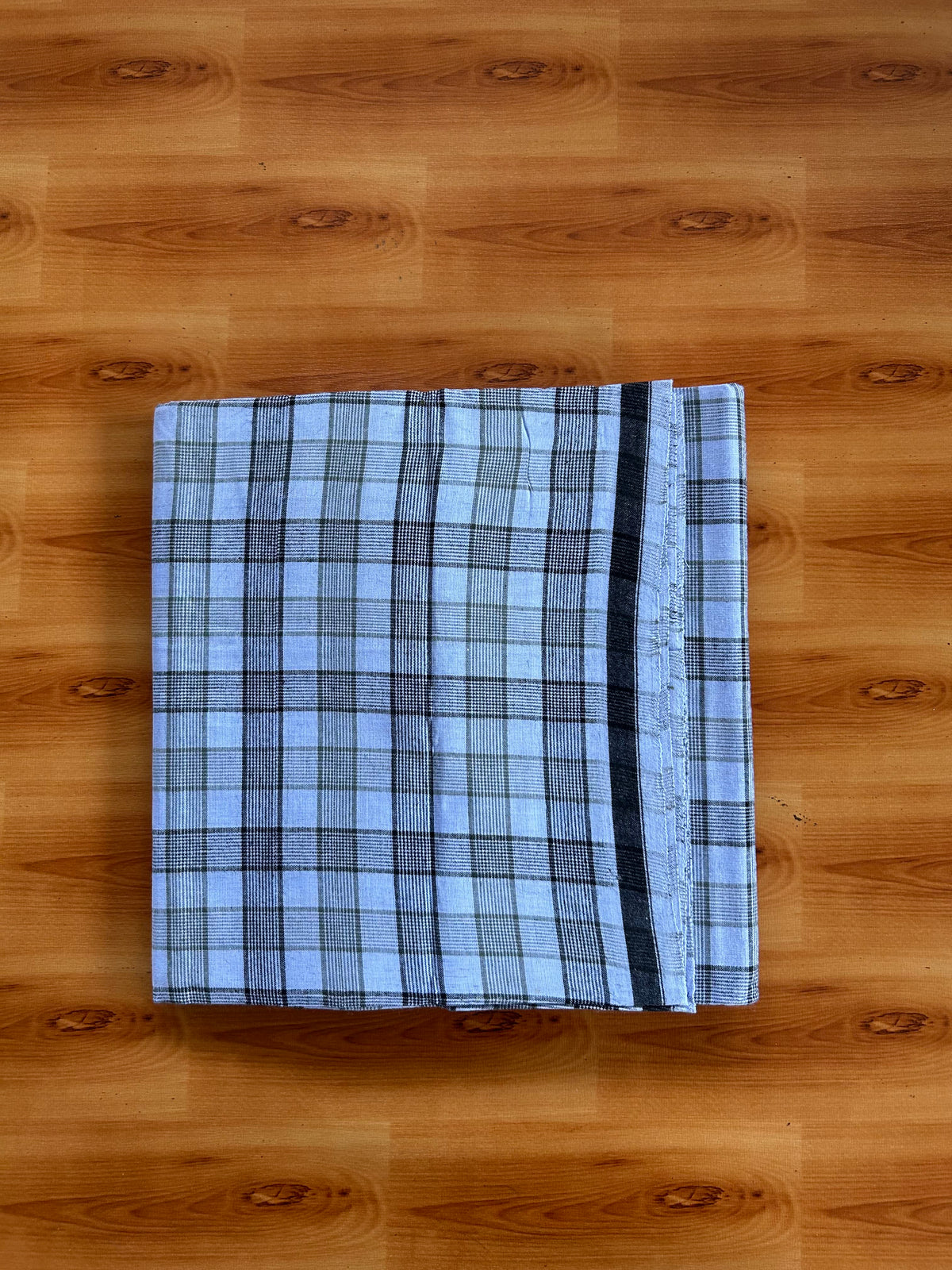Premium Kathar Type Mund Pure cotton 40s - Kaitharikada Pulimood - Single Kaily / Lungi - 1 inch Black & White Border with White & Black Check body (2 meter / 4 muzham) - 11 KK8090 MUT