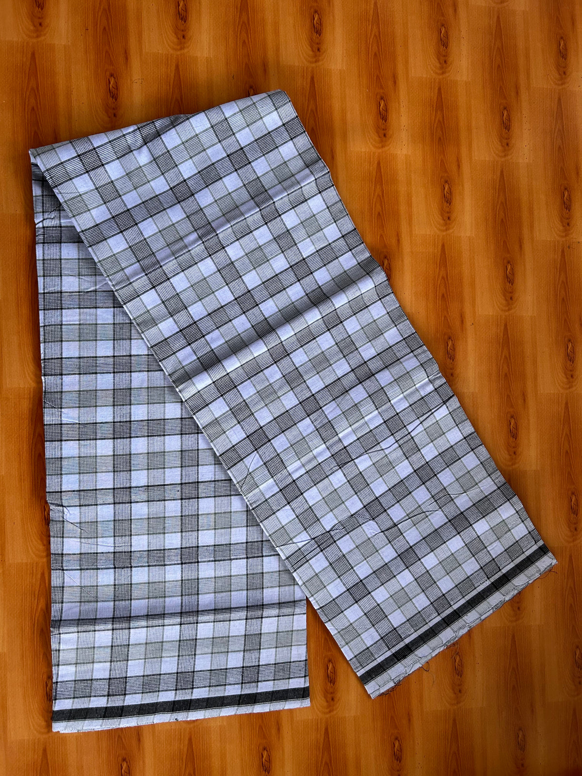 Premium Kathar Type Mund Pure cotton 40s - Kaitharikada Pulimood - Single Kaily / Lungi - 1 inch Black & White Border with White & Black Check body (2 meter / 4 muzham) - 11 KK8090 MUT
