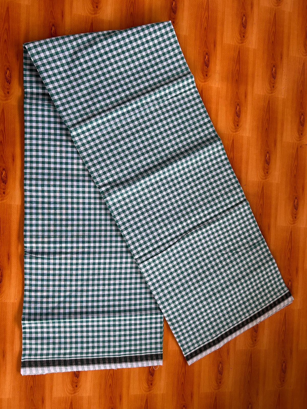 Premium Kathar Type Mund Pure cotton 40s - Kaitharikada Pulimood - Single Kaily / Lungi - 1 inch Black & White Border with White & Green Check body (2 meter / 4 muzham) - 13 KK8090 MUT