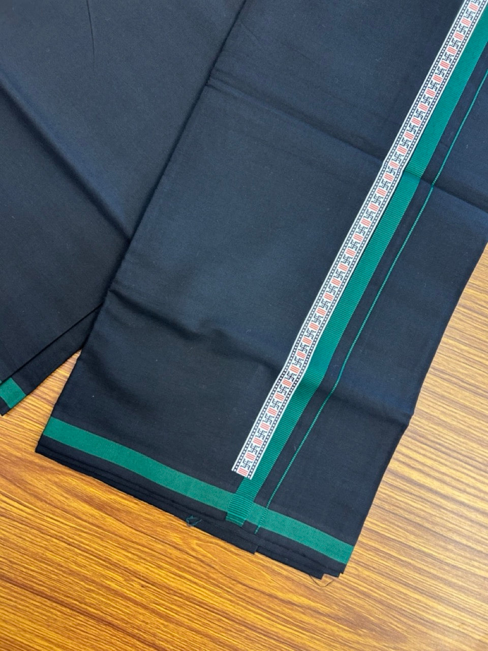39% Discount! Kaitharikada - Pure Cotton - Single Kaily / Lungi - 1 inch Green & Multi colour Pattern Printed kara with Black colour body (2 meter / 4 muzham) - 36 KK8035 GAN