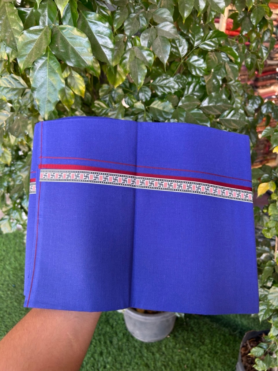 39% Discount! Kaitharikada - Pure Cotton - Single Kaily / Lungi - 0.75 inch Dark Maroon & Multi colour Pattern Printed kara with Dark Royal Blue colour body (2 meter / 4 muzham) - 32 KK8035 GAN