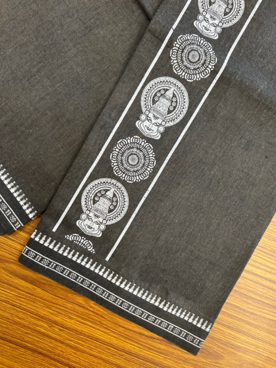 Kaitharikada - Polyster + Cotton - 20s twisted - Single Kaily / Lungi - 2.75 inch White Kadhakali Printed Kuppadam Border with Dark Olive Green & Black shaded colour body (2 meter / 4 muzham) -  65 KK8035 GAN