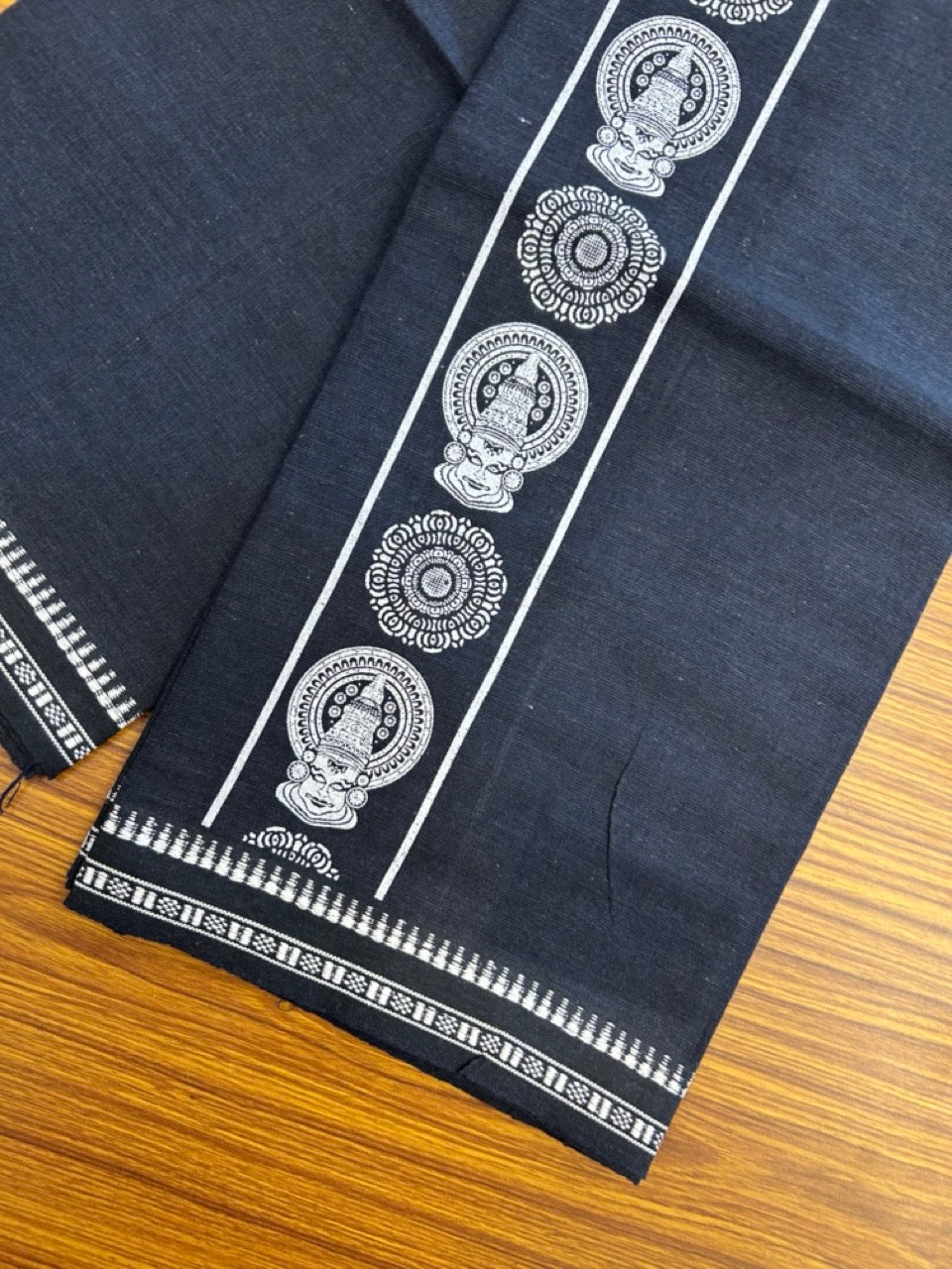 Kaitharikada - Polyster + Cotton - 20s twisted - Single Kaily / Lungi - 2.75 inch White Kadhakali Printed Kuppadam Border with Dark Navy Blue colour body (2 meter / 4 muzham) -  62 KK8035 GAN
