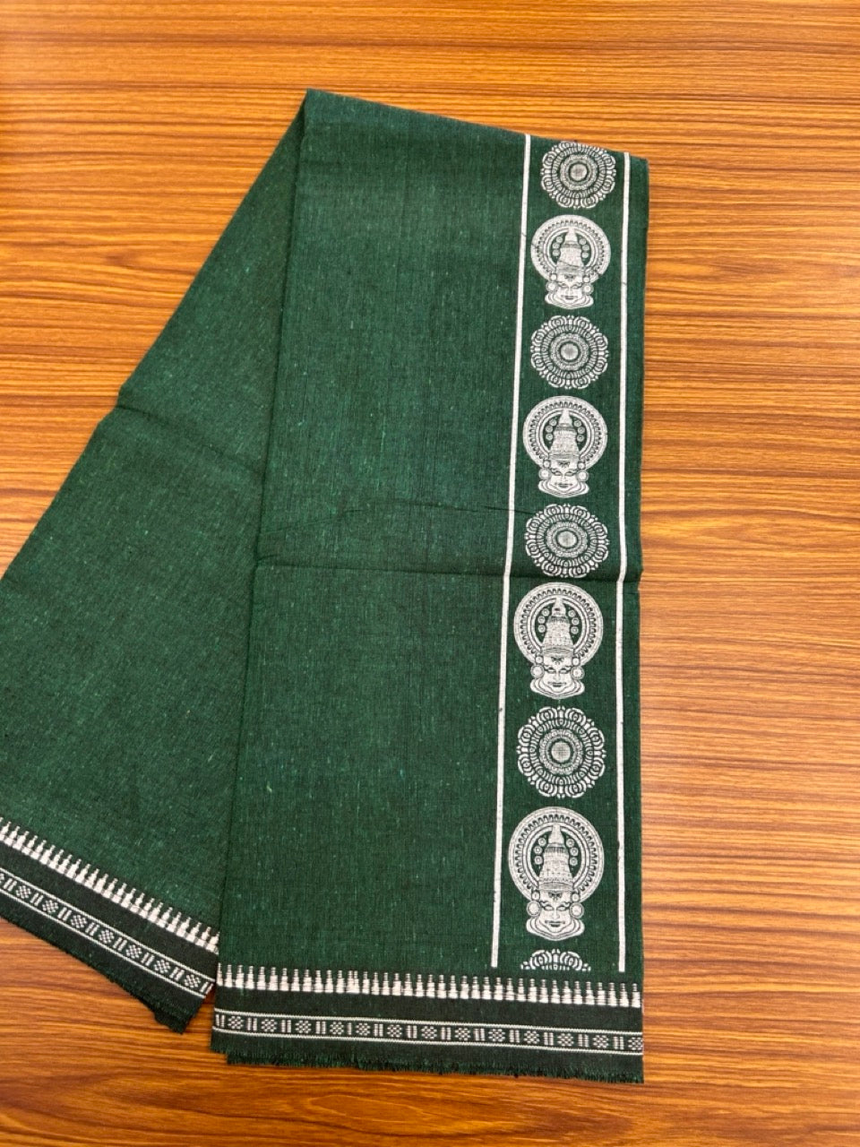 Kaitharikada - Polyster + Cotton - 20s twisted - Single Kaily / Lungi - 2.75 inch White Kadhakali Printed Kuppadam Border with Green colour body (2 meter / 4 muzham) -  58 KK8035 GAN